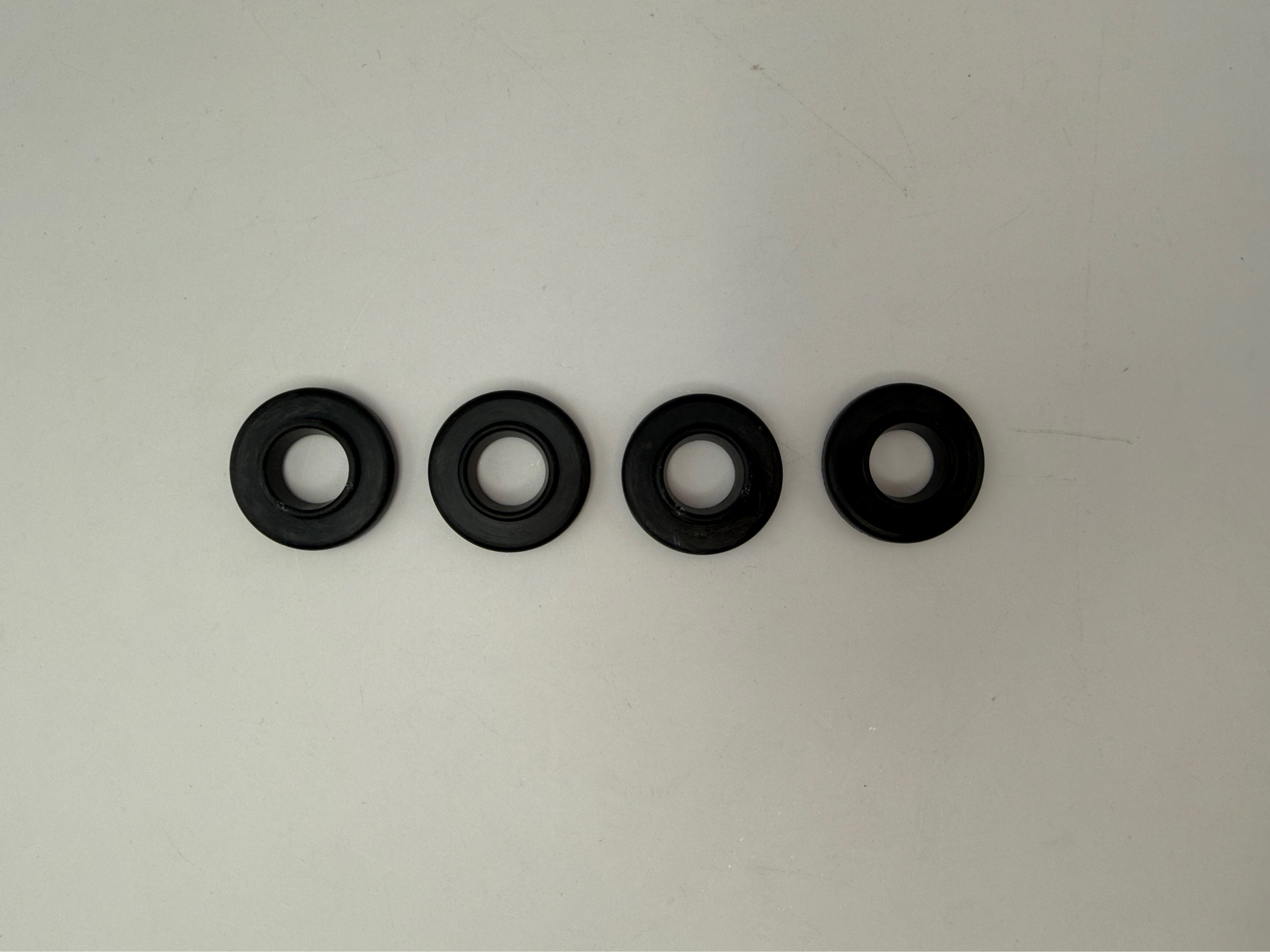 TourMax Cylinder Head Mounting Rubbers Kawasaki KLR650A 92, KL650 Tengai 89-91, GPZ500S 88-92, EN500A1-3 90-92, EX500A1-6 87-92, ZXR400R 89-94, ZZR250 90-02, KLR250 85-05, KLE250 95-97, 00-01, GPX250R 86-95, EL250 87-03 OE Ref: 92055-1225