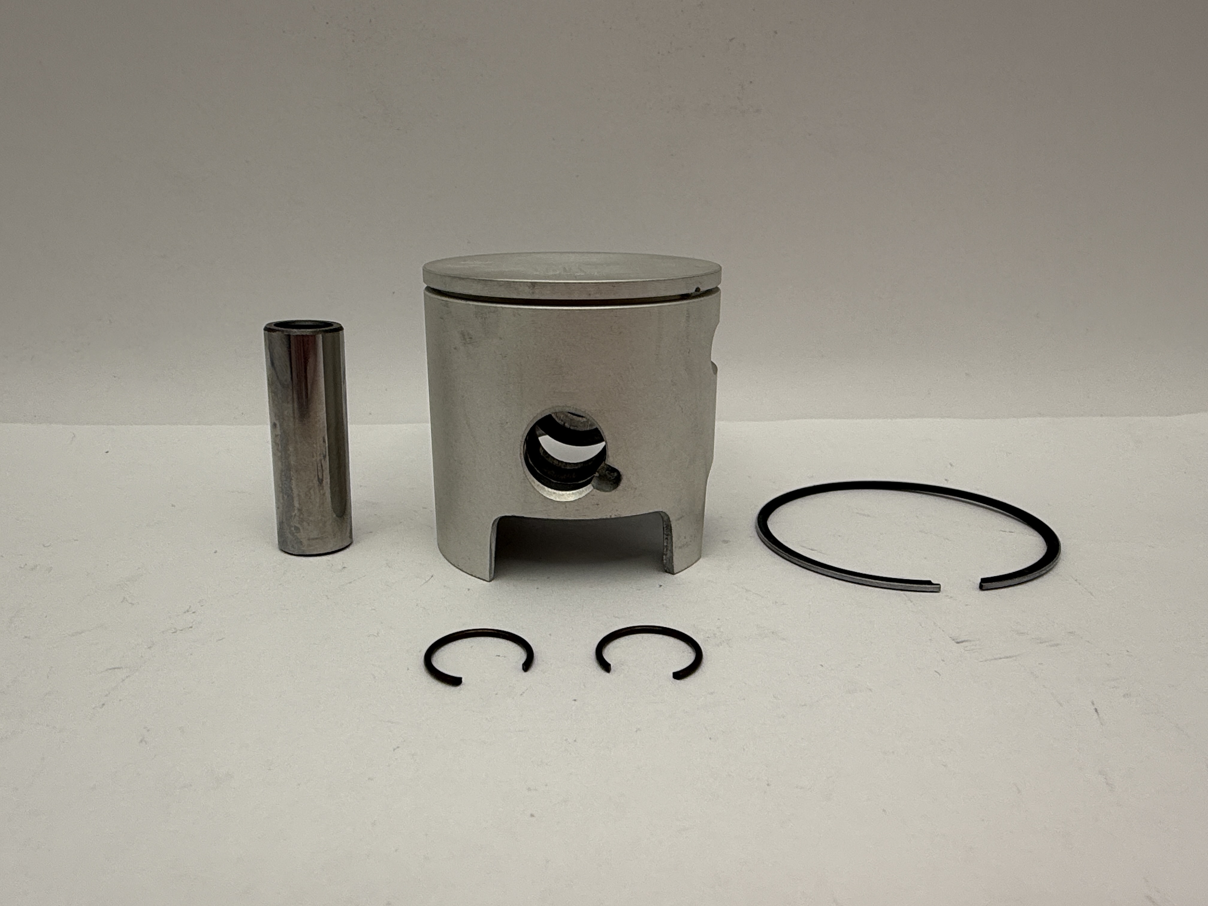 Athena Big Bore Piston Kit (Cast Lite) 47.55mm (+7.60mm) Yamaha BW's 50 97-16, CW50 95-03, EW50 Slider 00-02, Aprilia SR50 1994, Amico 50 96-98, Italjet Models, LEM Models, MBK Models (80cc Big Bore) (With 12mm Pin) (B)