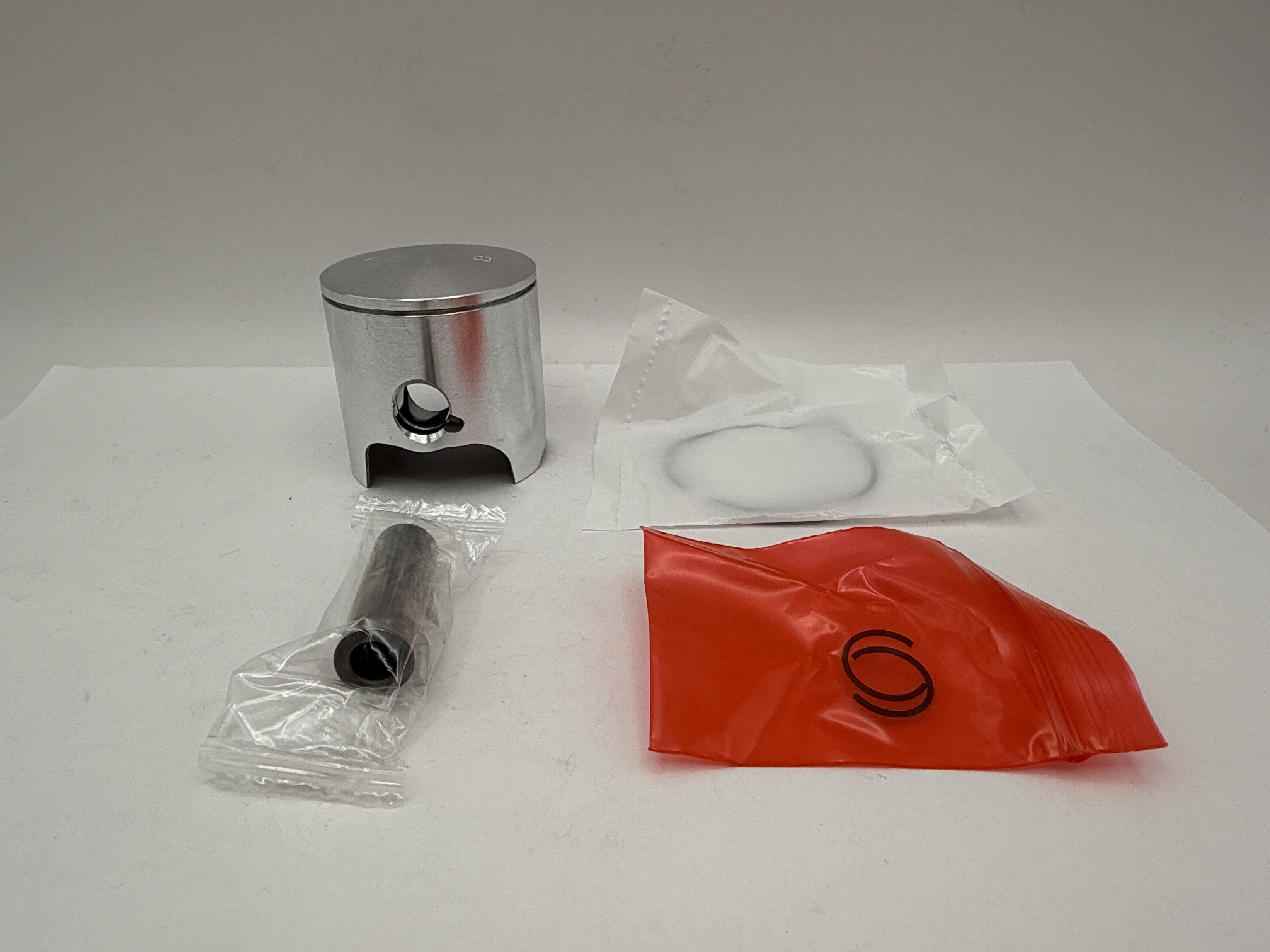Athena Big Bore Piston Kit (Cast Lite) 47.55mm (+7.60mm) Peugeot Speedfight 50 97-99, Vivacity 50 99-04, Zenith 50 94-98, Buxy 50 94-97, Elyseo 50 1999 (70cc Big Bore) (B)