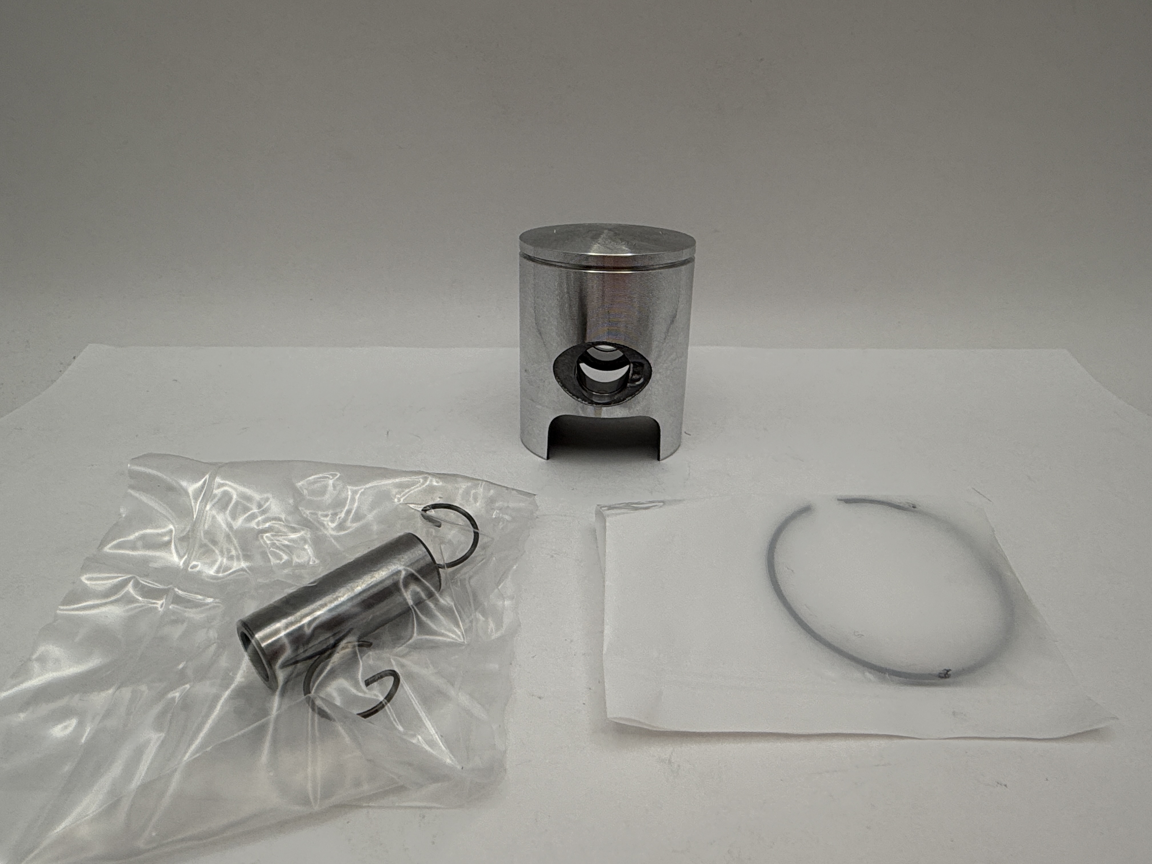 Athena Piston Kit (Cast Lite) 39.97mm Puegeot Buxy 50 94-97, Elyseo 50 99, Looxor 50 01-03, Speedake 50 95-97, Speedfight 50 97-99, Trekker 50 98-00 (B) (For Use With Athena Barrels Only)