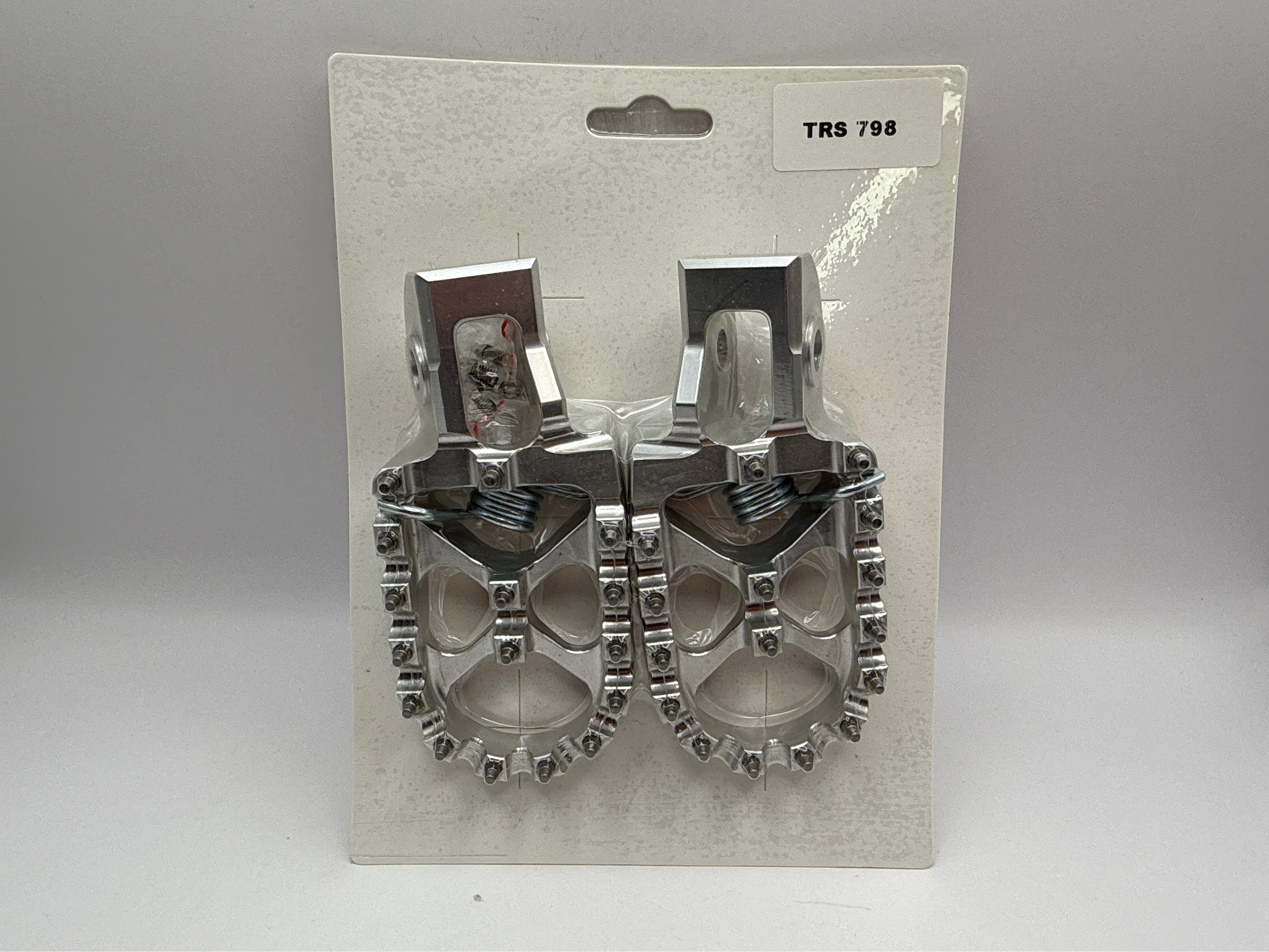 Aluminum CNC Machined Footpegs fits KTM SX125 16-19, SX-F, XC-F250 to 450 16-19, SX250 17-19, EXC, EXC-F 125-350 17-19, XC125-300 17-18, Husqvarna TC125, FC250-450 16-19, TC250, TE,FE150-501 17-19, TX,FX 300-450 17-19