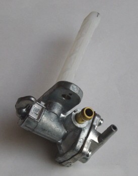 TourMax Petrol Tap Suzuki GS450, GS550, GS650, GS850, GS1000, GS1100 81-84 OE Ref: 44300-45372 (43.5mm Centres)