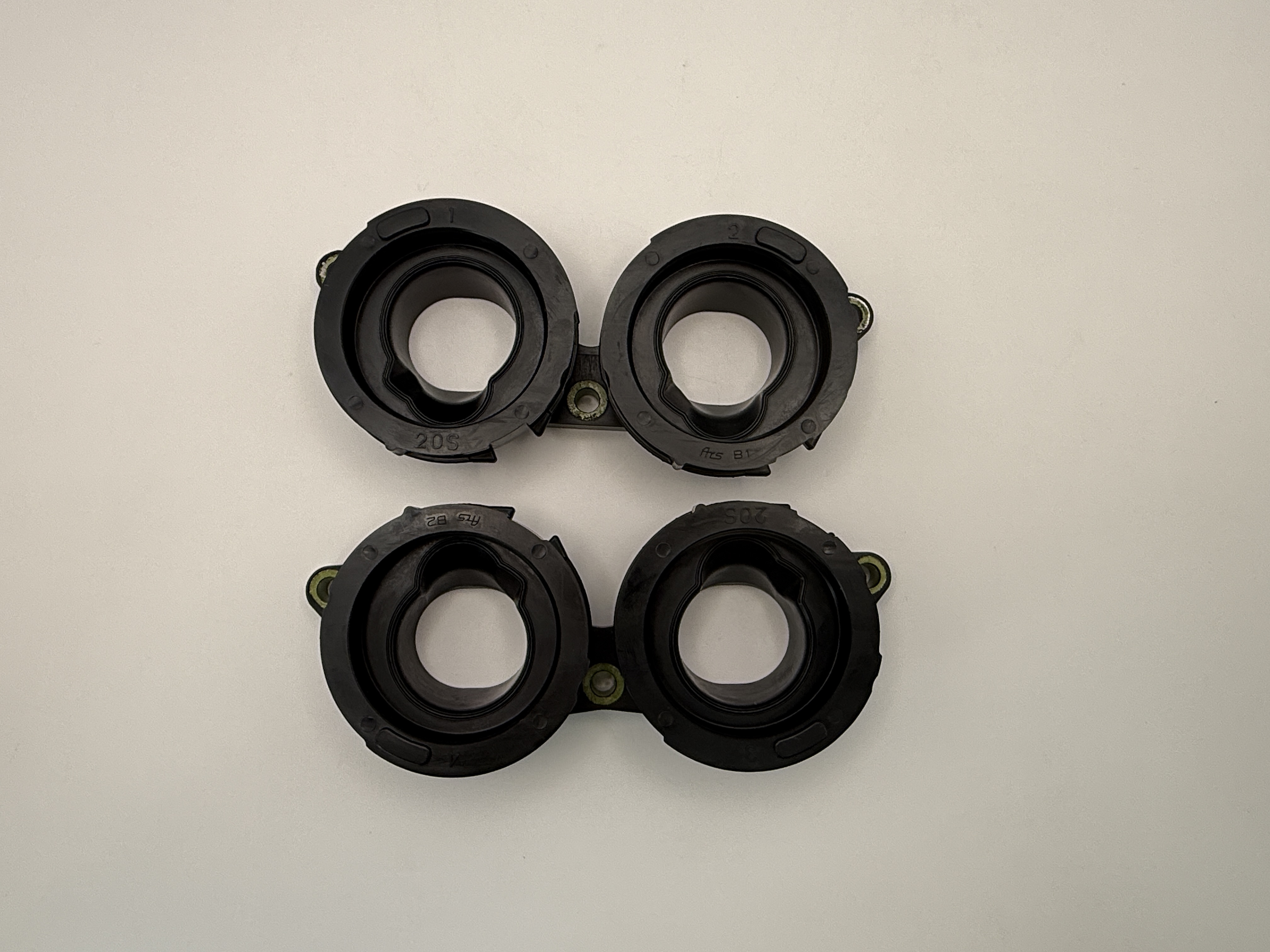 TourMax Throttle Body to Head Rubbers Yamaha XJ6-F, FA, S Diversion, XJ6-N 09-11 OEM Ref: 20S-13596-00 / 20S-13586-00