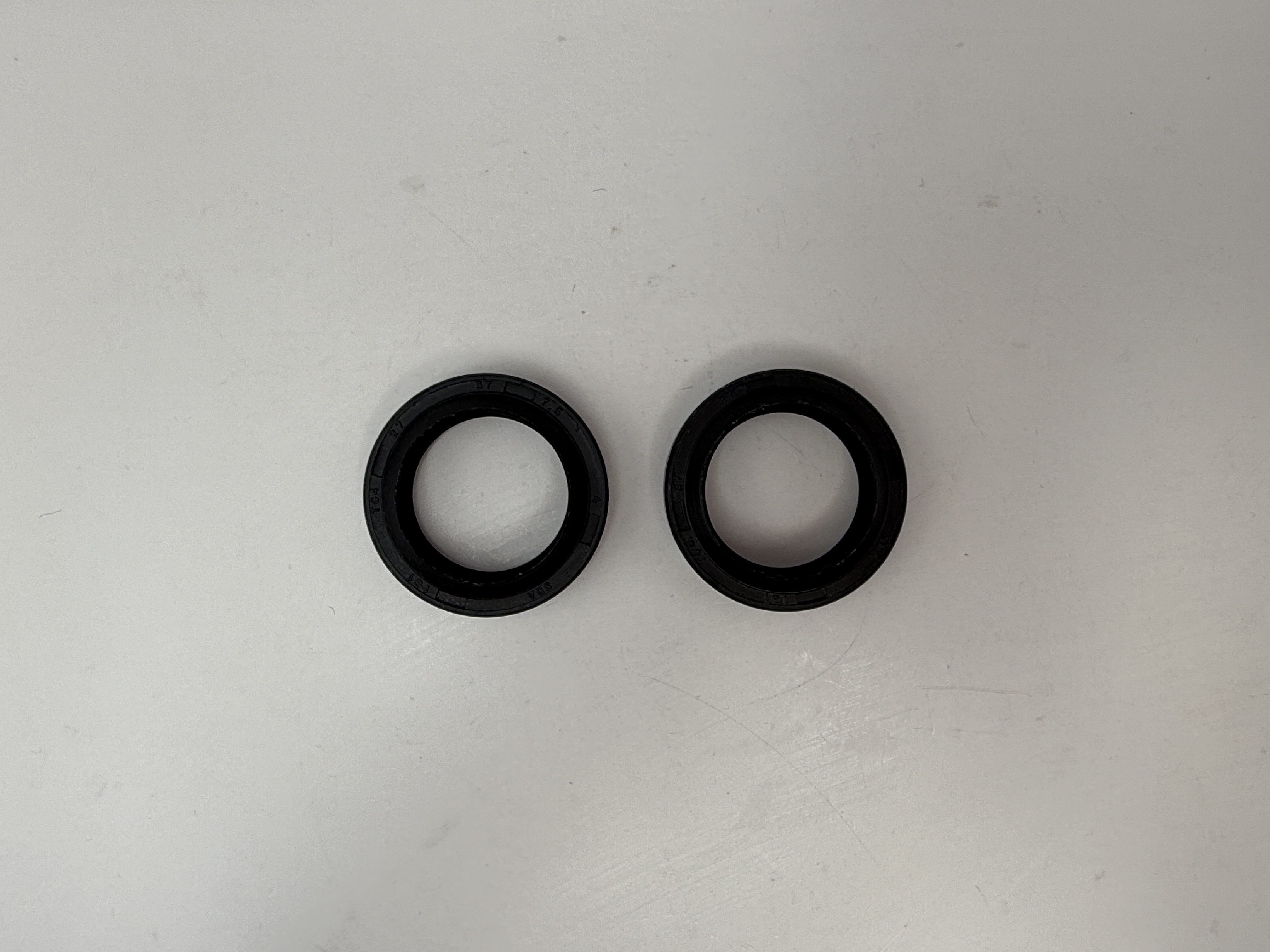 Hendler Fork Seals 27mm x 37mm x 7.5mm With A Lip Of 9.5mm