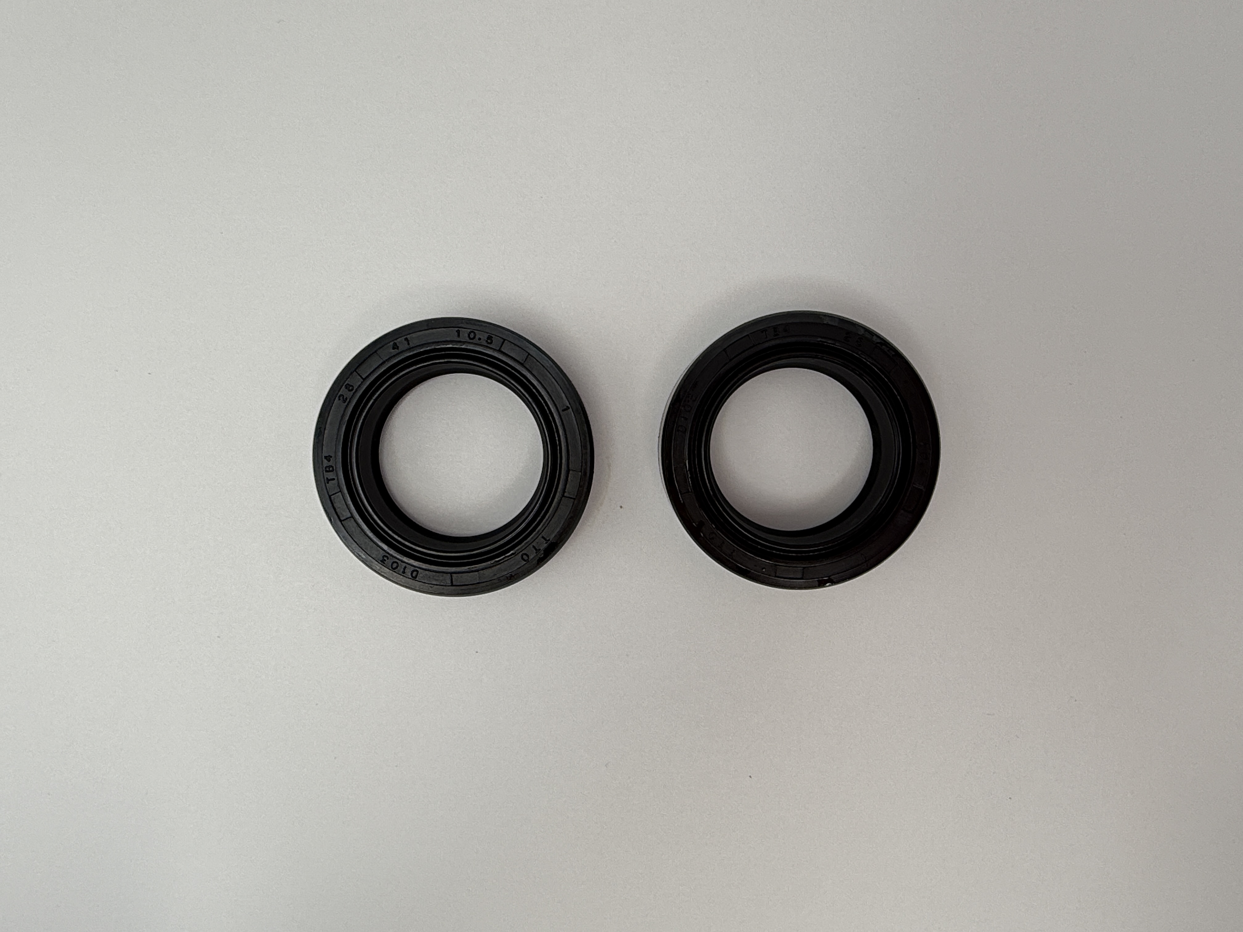 Hendler Fork Seals 28mm x 40.5mm x 10.5mm With No Lip
