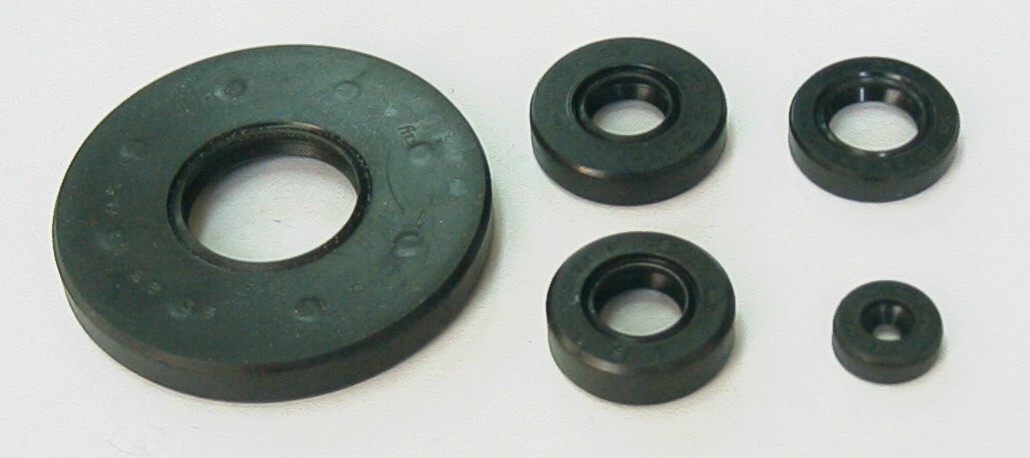 TourMax Engine Oil Seal Kit Honda VT500C Shadow 83-85, VT500FT Ascot 82-84 (5 Seals)