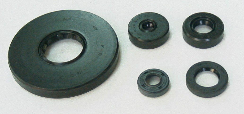 TourMax Engine Oil Seal Kit Honda VF750 82-83, VT750C Shadow 83, VF700S 84-85, VT700C 84-85, VF1100 Magna 83-86, VF1100 Sabre 84 (5 Seals)