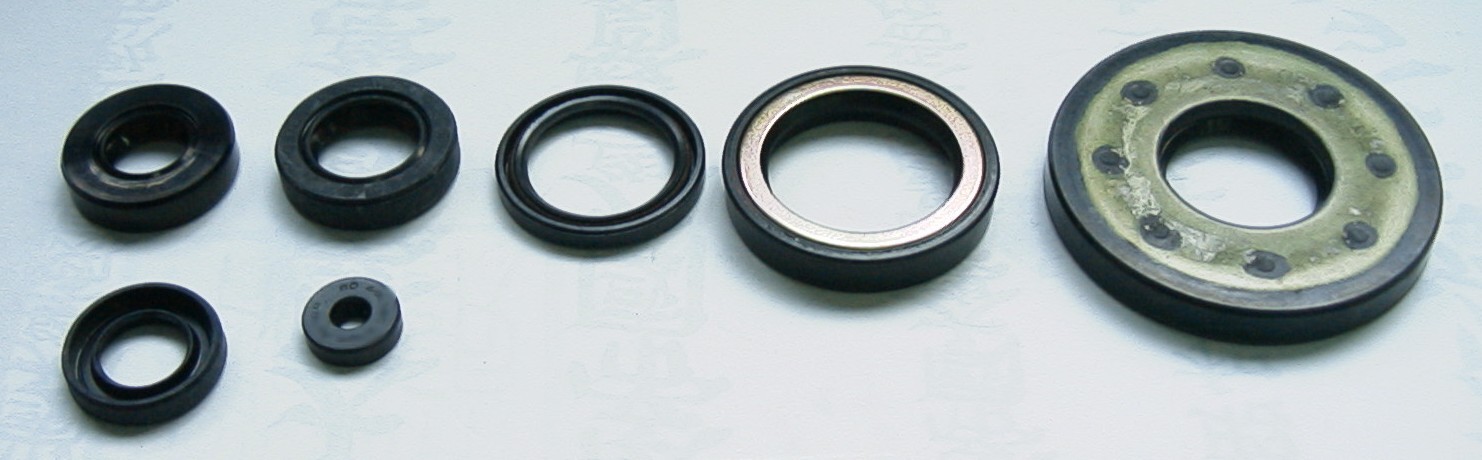 TourMax Engine Oil Seal Kit Honda CB750F, K0-5 76 (7 Seals)