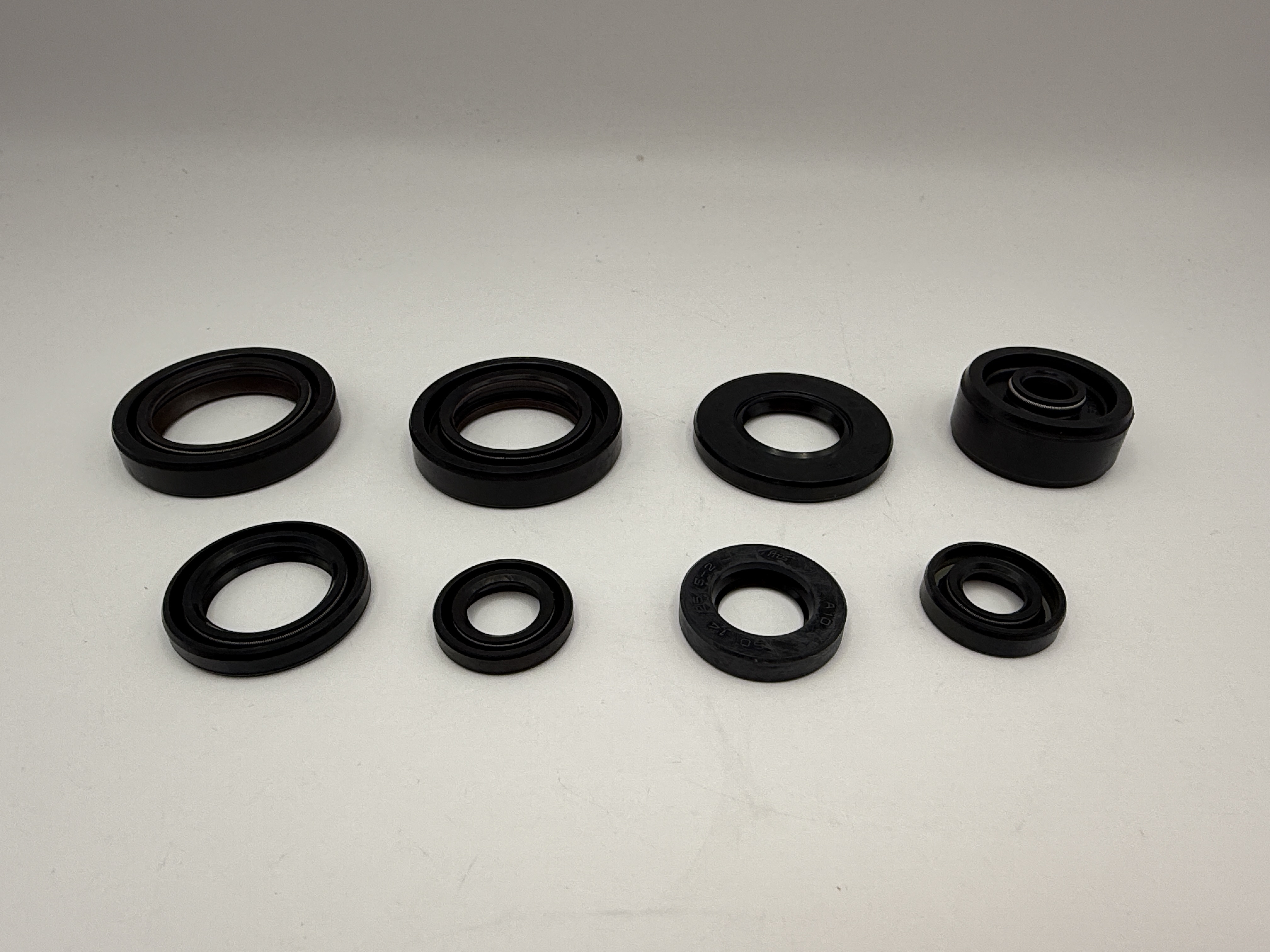 TourMax Engine Oil Seal Kit Yamaha DT125LC 82, RD125LC 82 (8 Seals)