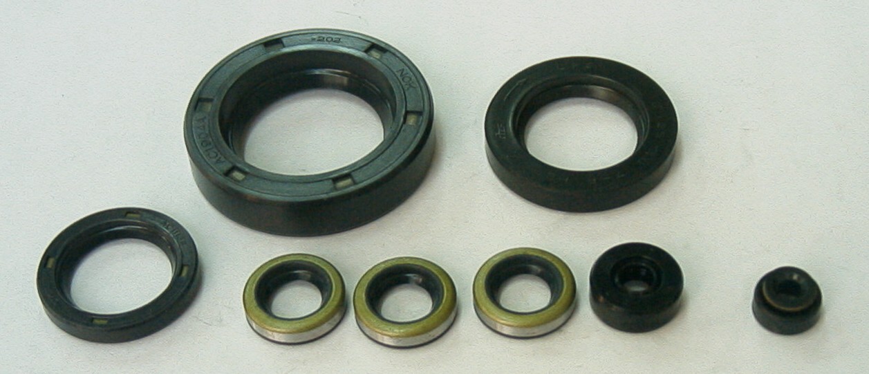 TourMax Engine Oil Seal Kit Kawasaki Z900A4 76, Z1 73-78 (8 Seals)