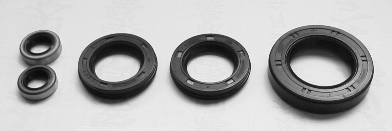 TourMax Engine Oil Seal Kit Kawasaki ZX750A1-2 83-84, ZR750C1-4 91-94 (5 Seals)