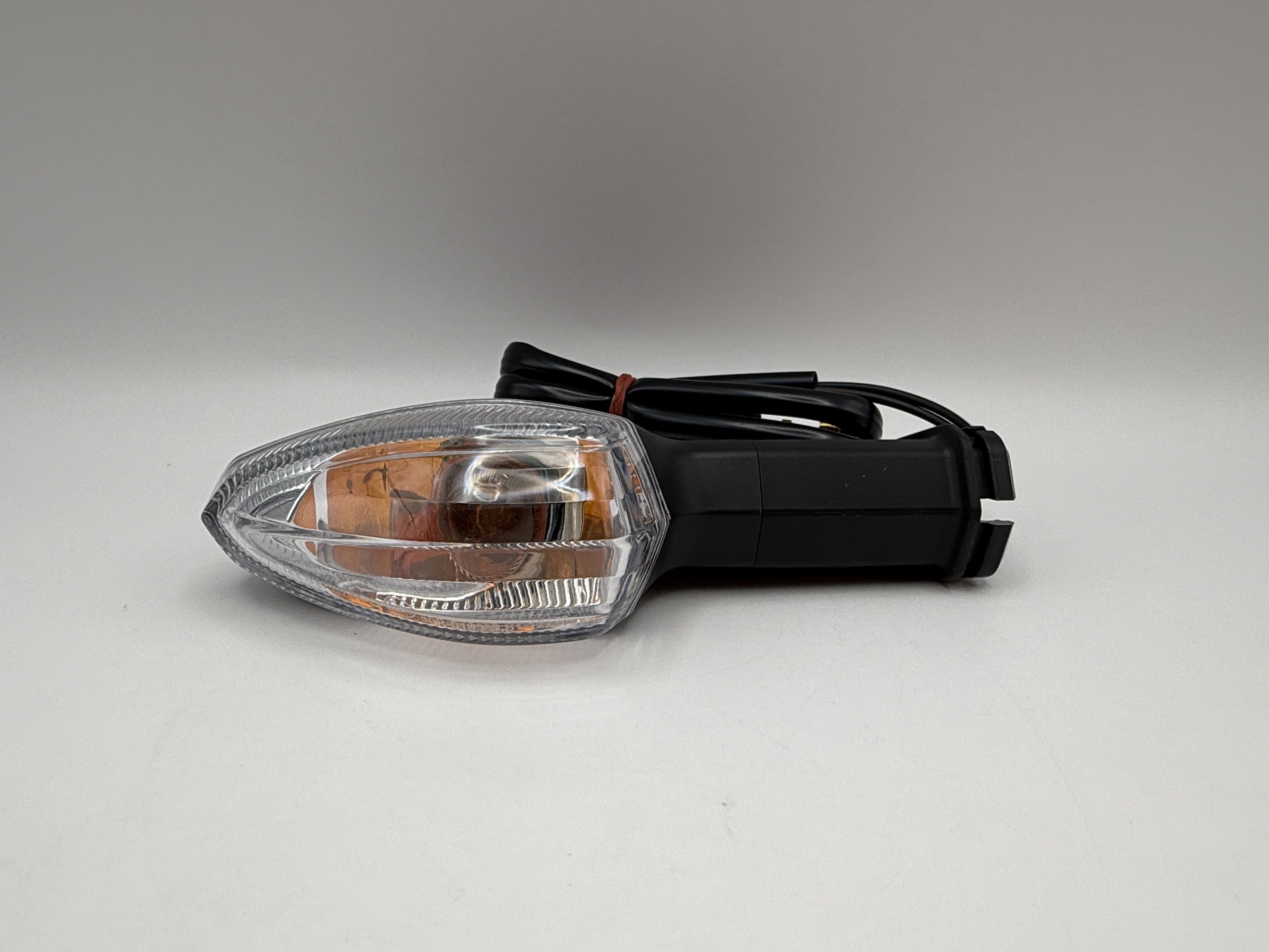 Hendler Indicator Suzuki GSX-S125 2018-2025, GSX-R125 2018-2025 Front Right & Rear Left (Clear Lens) Wire Length 60cm with male bullet connectors. OE Ref. 35601-34J61/34J62/34J80 & 35604-34J61/34J62/34J80