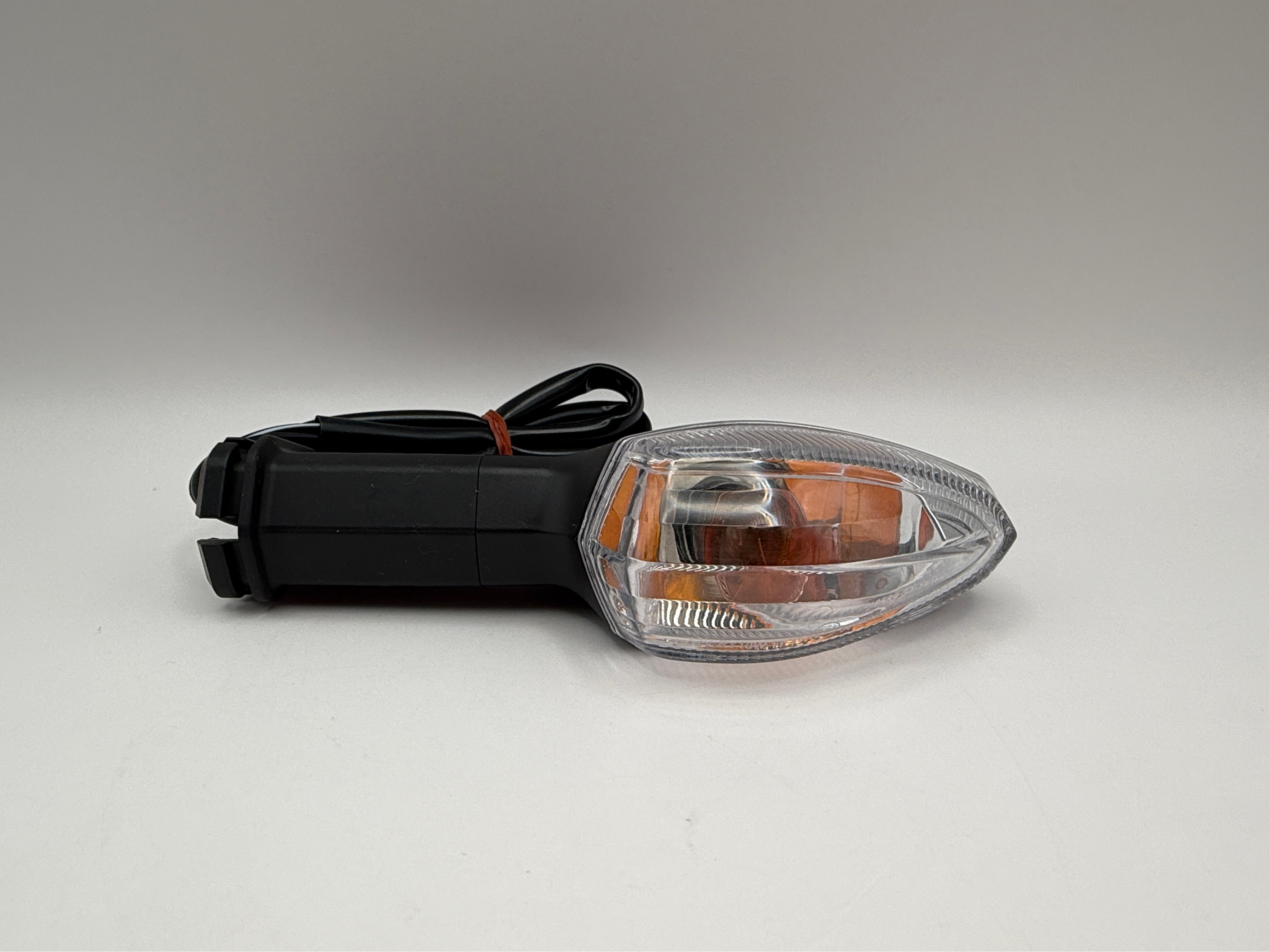 Hendler Indicator Suzuki GSX-S125 2018-2025, GSX-R125 2018-2025 Front Left & Rear Right (Clear Lens) Wire Length 60cm with male bullet connectors. OE Ref. 35602-34J61/34J62/34J80 & 35603-34J61/34J62/34J80