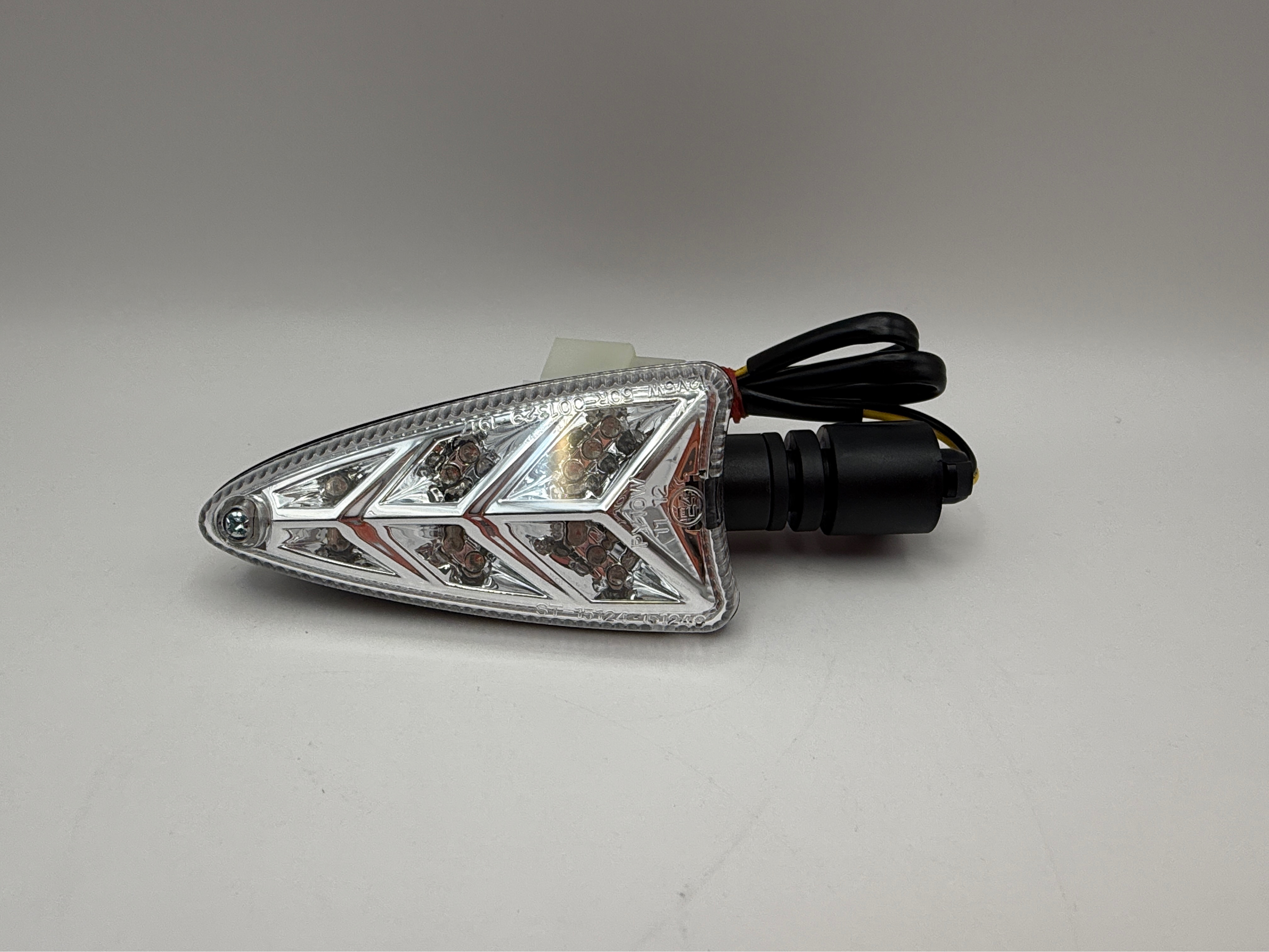 Hendler Indicator LED Replacement for Yamaha YZF-R125 2013-2018, WR125R/X, 2013-2014, MT125 2015-2019 Front Right & Rear Left (Clear Lens) Wire Length 43cm with male bullet connectors. OE Ref. 5D7-H3320-10, 5D7-H3330-10, 22B-H3320-10, 22B-H3330-10