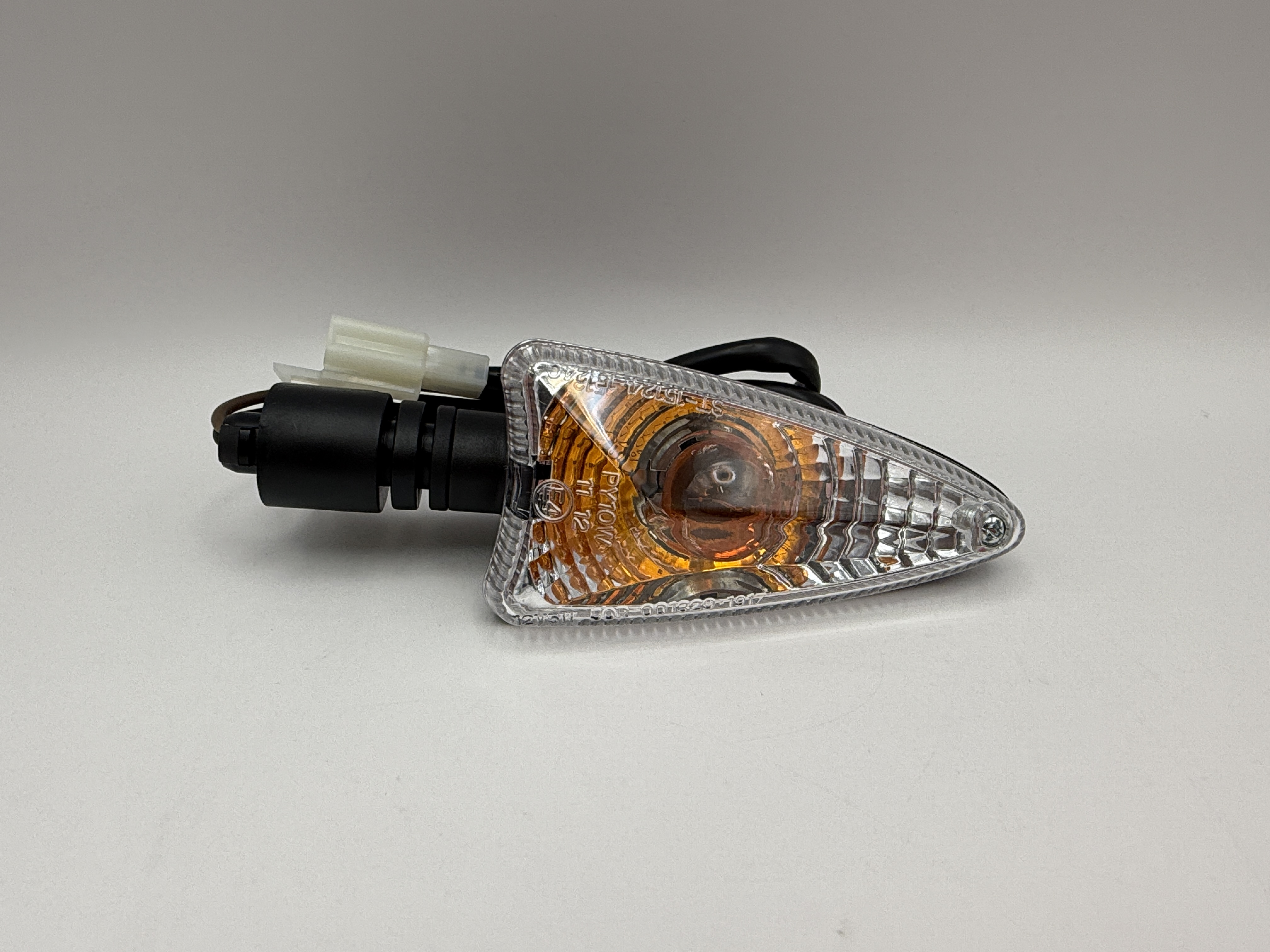 Hendler Indicator Yamaha YZF-R125 2013-2018, WR125R/X, 2013-2014, MT125 2015-2019 Front Left & Rear Right (Clear Lens) Wire Length 43cm with male bullet connectors. OE Ref. 5D7-H3310-10, 5D7-H3340-10, 22B-H3310-11, 22B-H3340-11