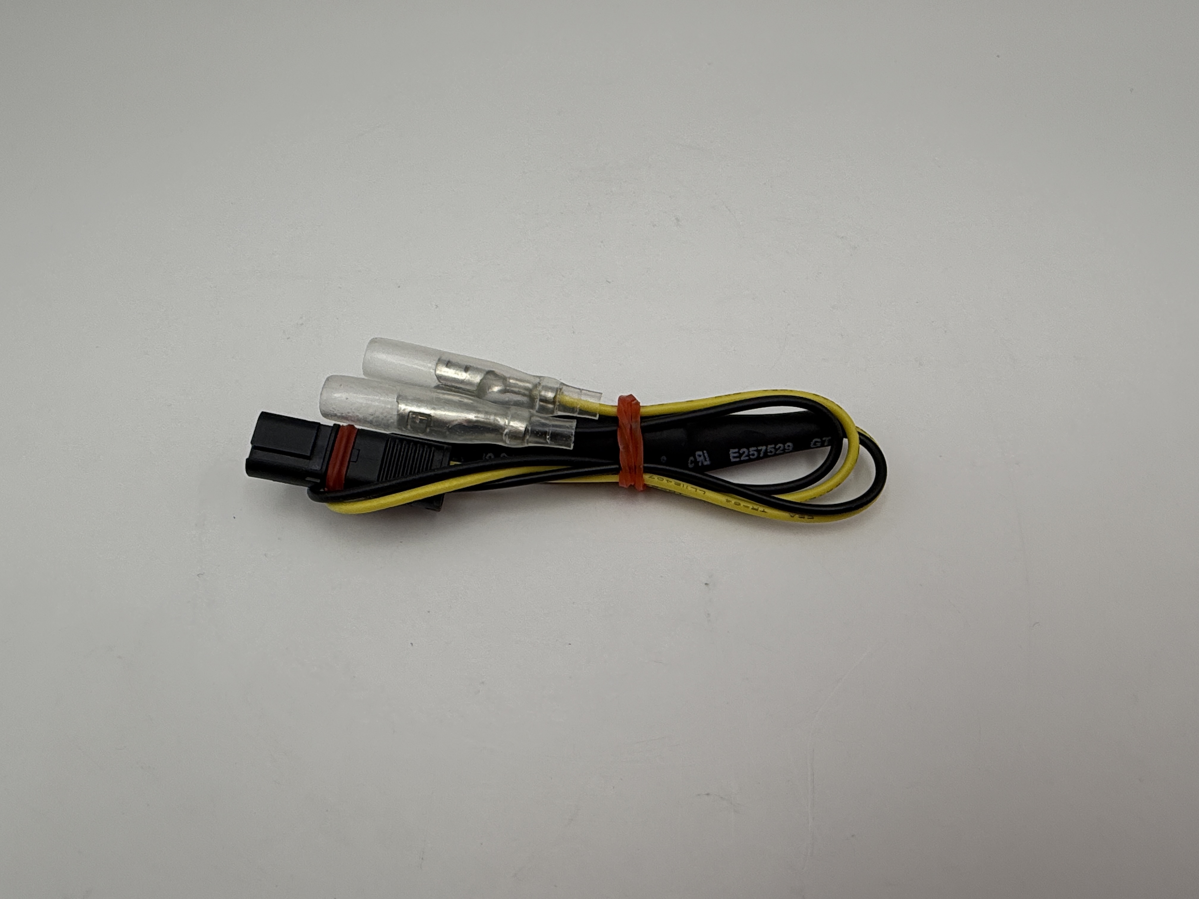 Hendler Indicator Connector Wire for Aftermarket Indicators fits BMW Models - Wire Length 28cm, 2 female bullet connectors to 1 rectangle connector with 2 male connectors