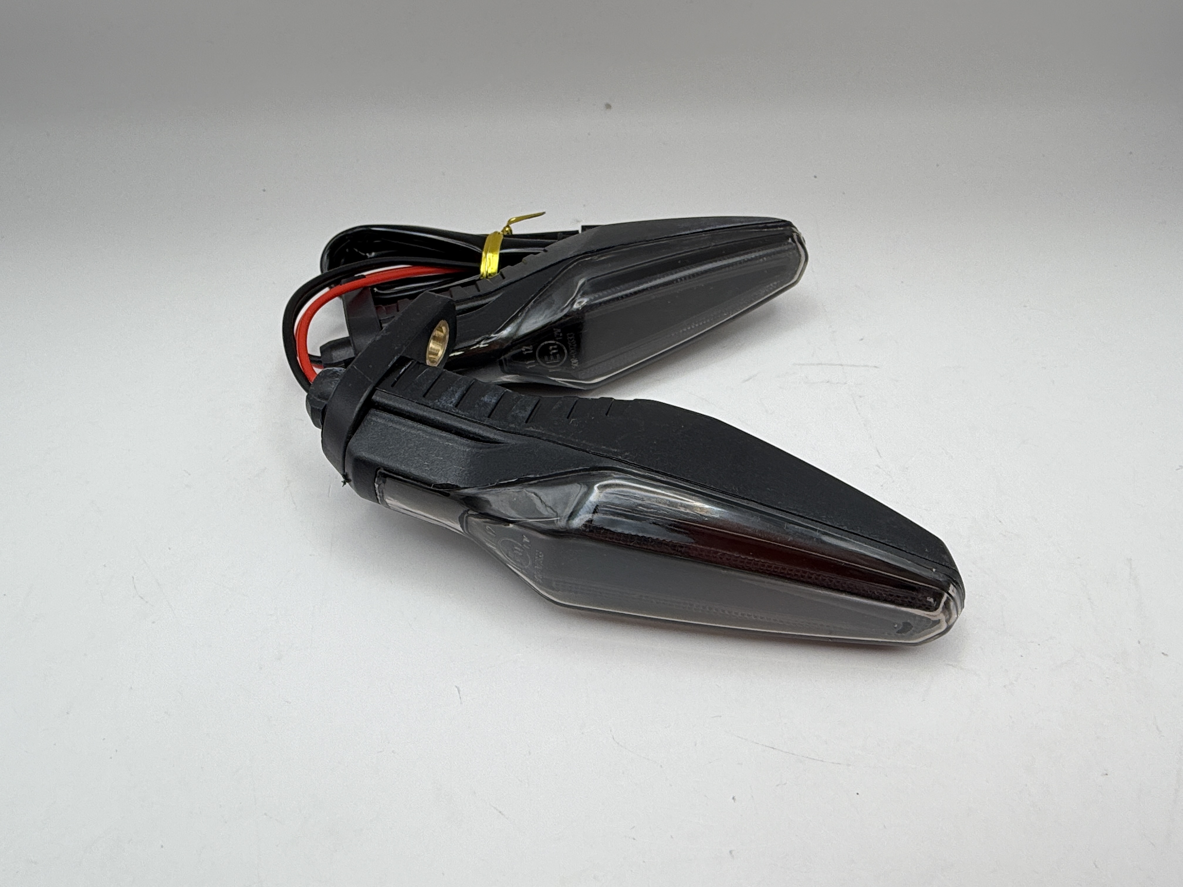 Indicators LED BMW S1000XR 20-24, R1250GS 20-24, R1300GS 23-25, R NineT 20-24, F900R 20-25, F900XR 20-25, F750GS 20-23, F850GS 20-23, F800GS 24, G310R 20-24, G310GS 20-24, M1000XR 23-24 Front OE Ref: 63138557188