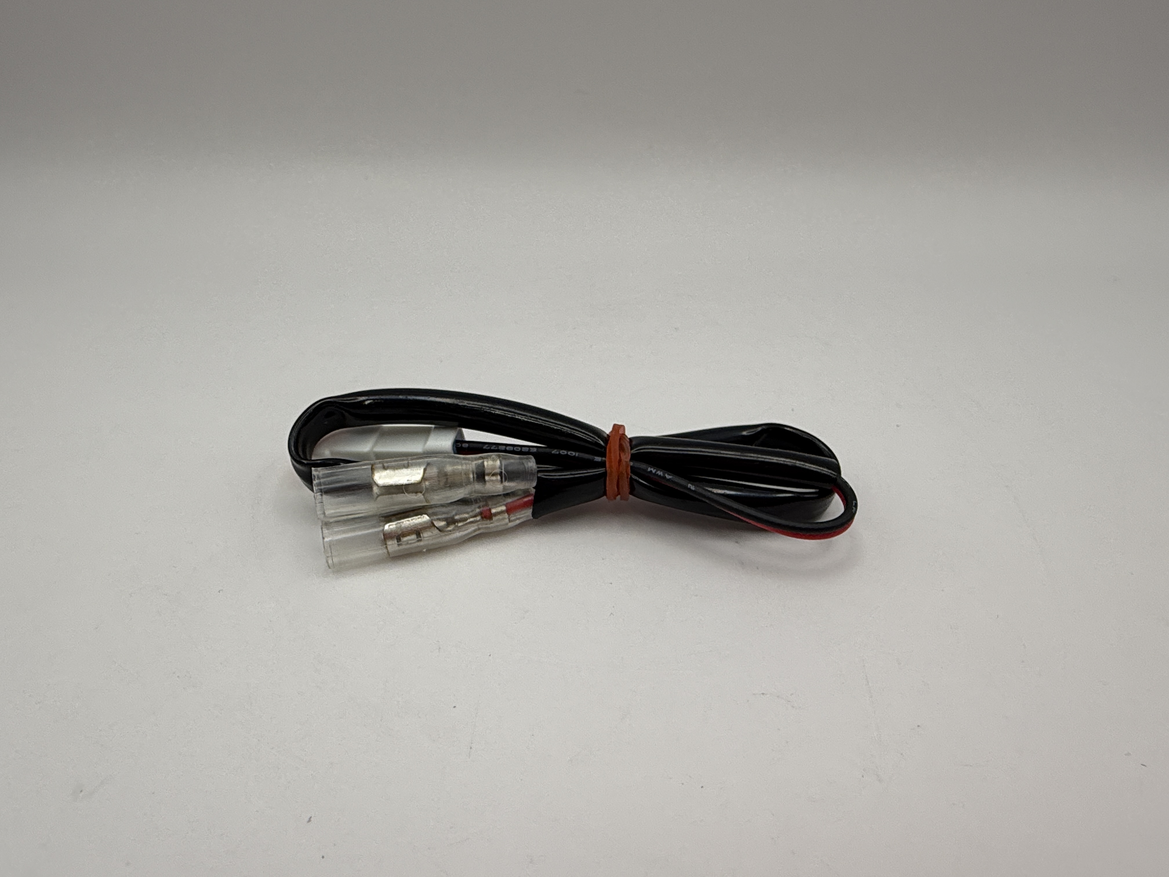 Hendler Indicator Connector Wire for Aftermarket Indicators fitted to KTM Models, Wire Length 29cm, 2 female bullet connectors to KTM single block connector with 2 mini male spade connectors.