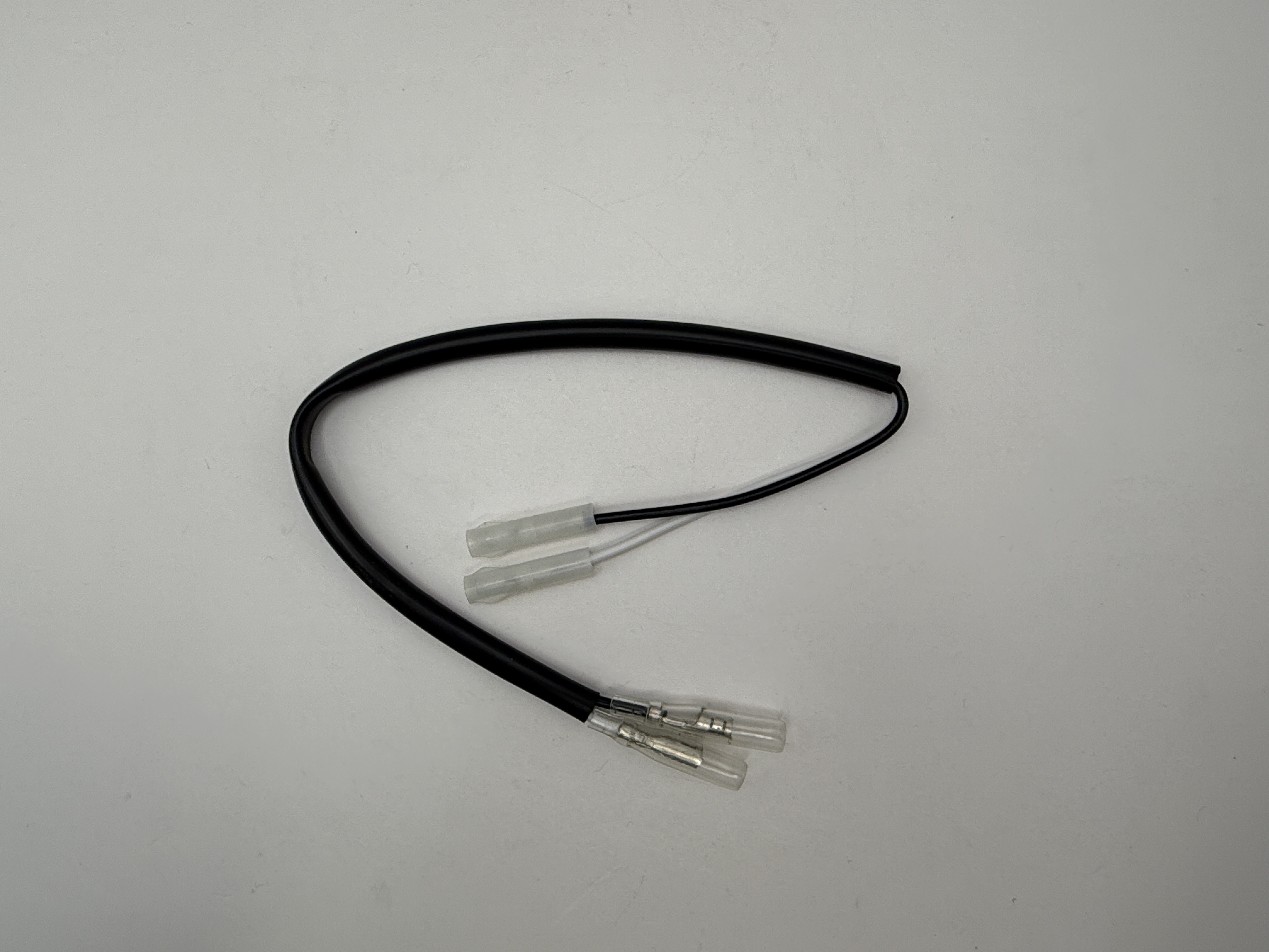 Hendler Indicator Connector Wire for Aftermarket Indicators fits Triumph Models - Wire Length 30cm, 2 female bullet connectors to 2 female small bullet connectors with white outer casing