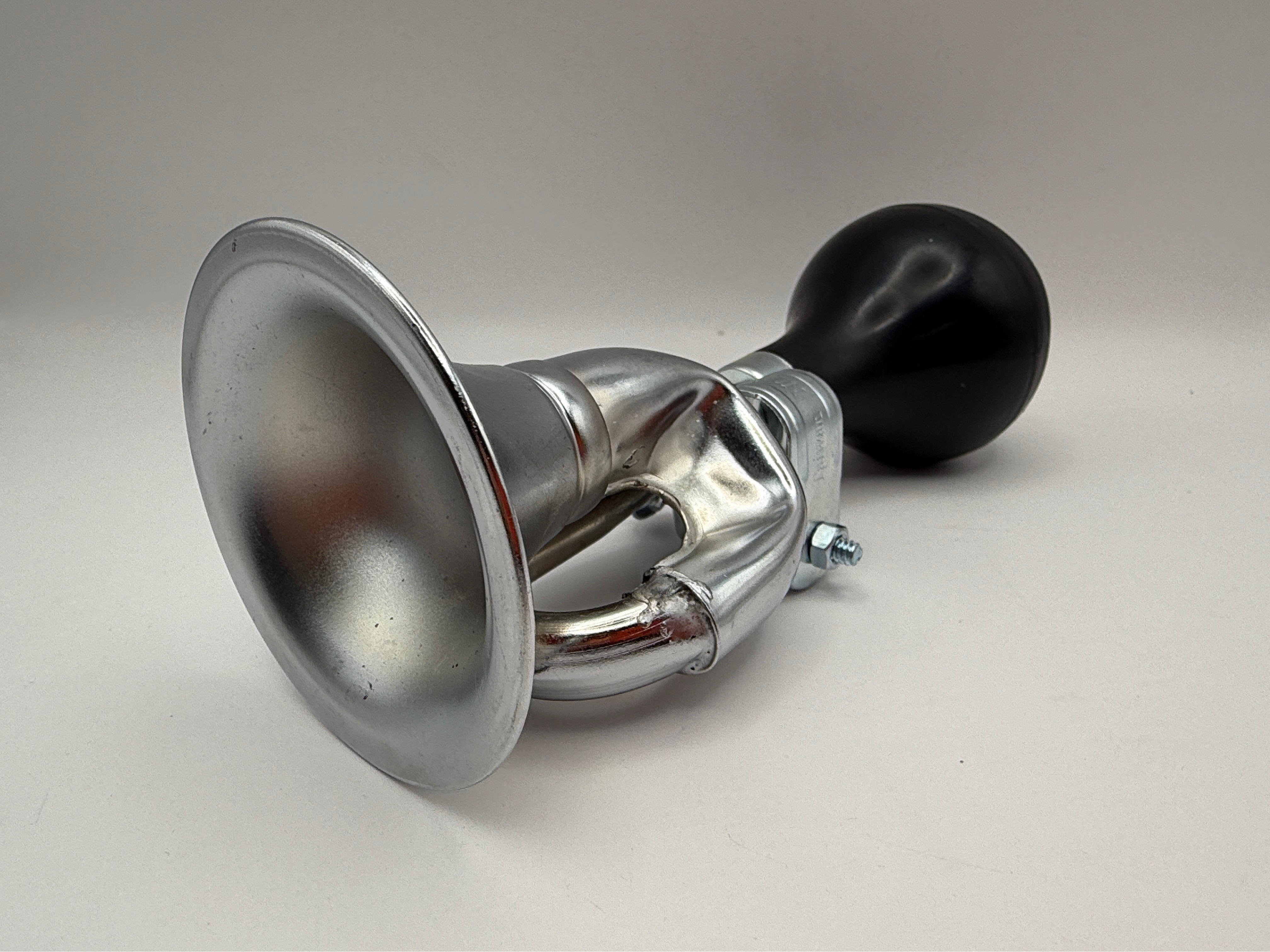 Hendler Horn Bulb Type Curley with clamp for handlebar