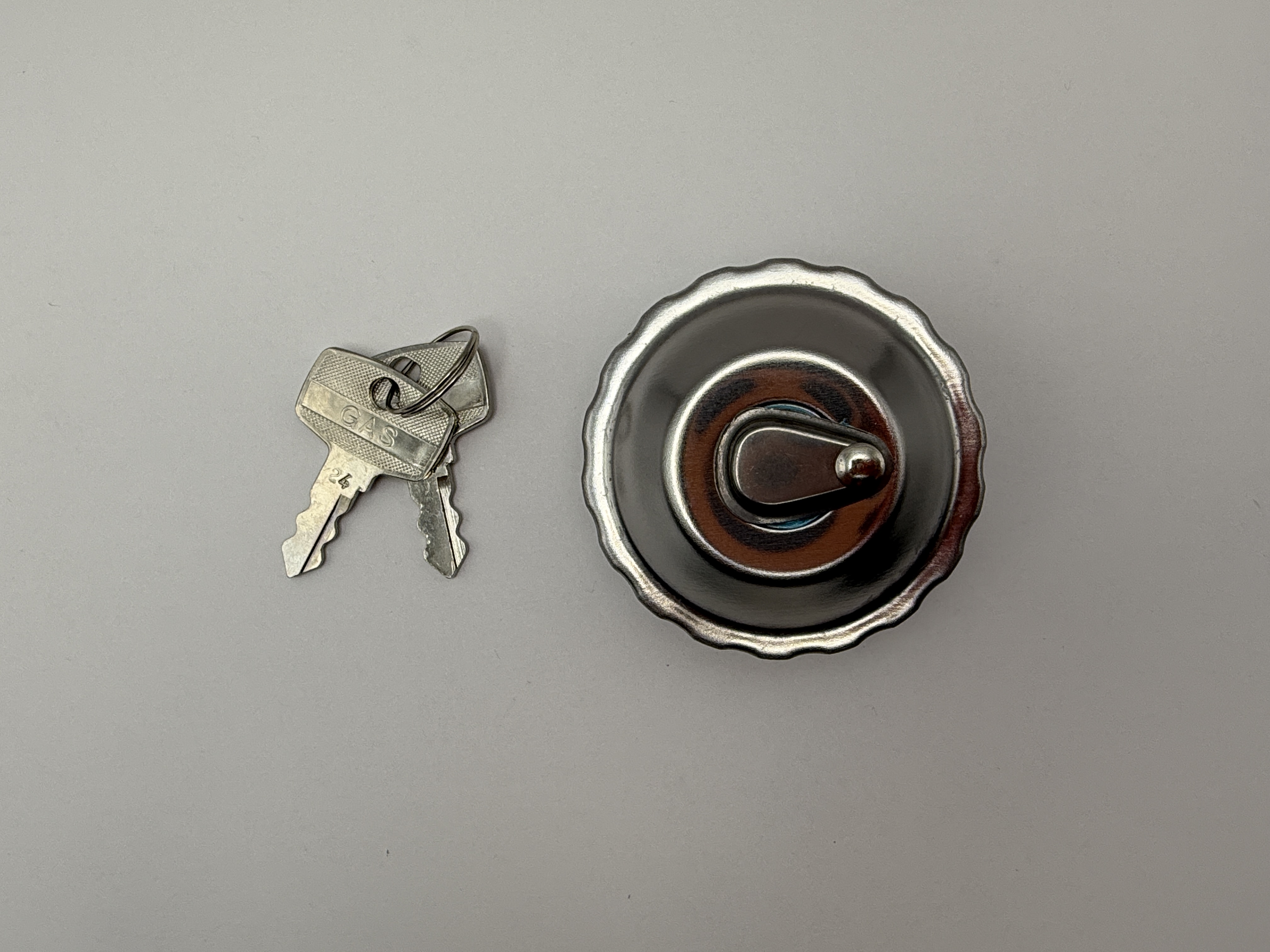 Hendler Petrol Cap Locking 30mm Honda C50-C90, Tomos, FRs