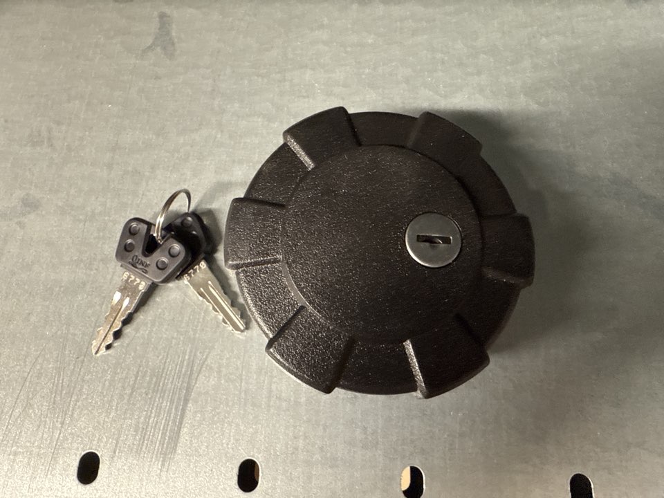 Hendler Petrol Cap Yamaha DT125R 98-Locking