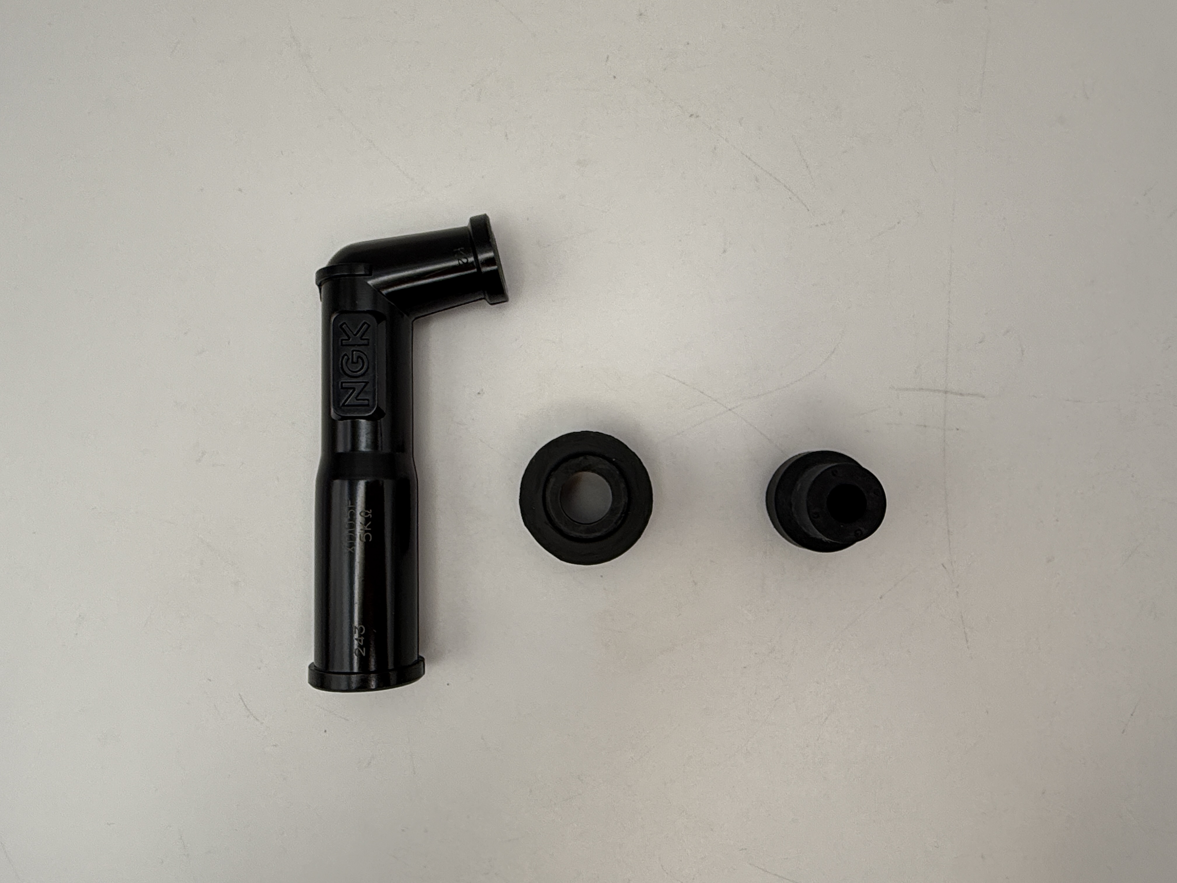 NGK Spark Plug Cap XD05F Black (8072) For Threaded Terminal Plugs