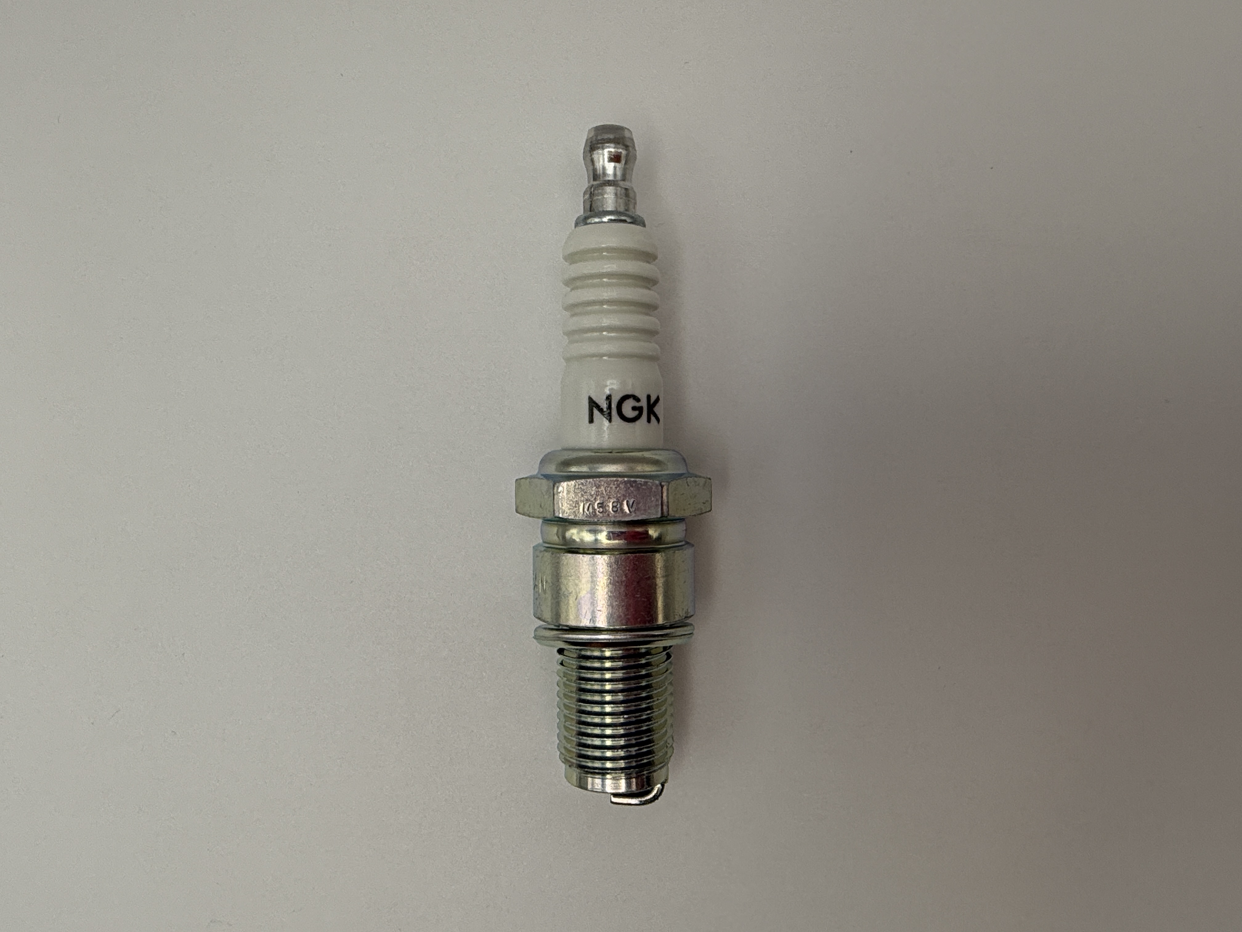 NGK Spark Plug B6ES (7310) (Japan)