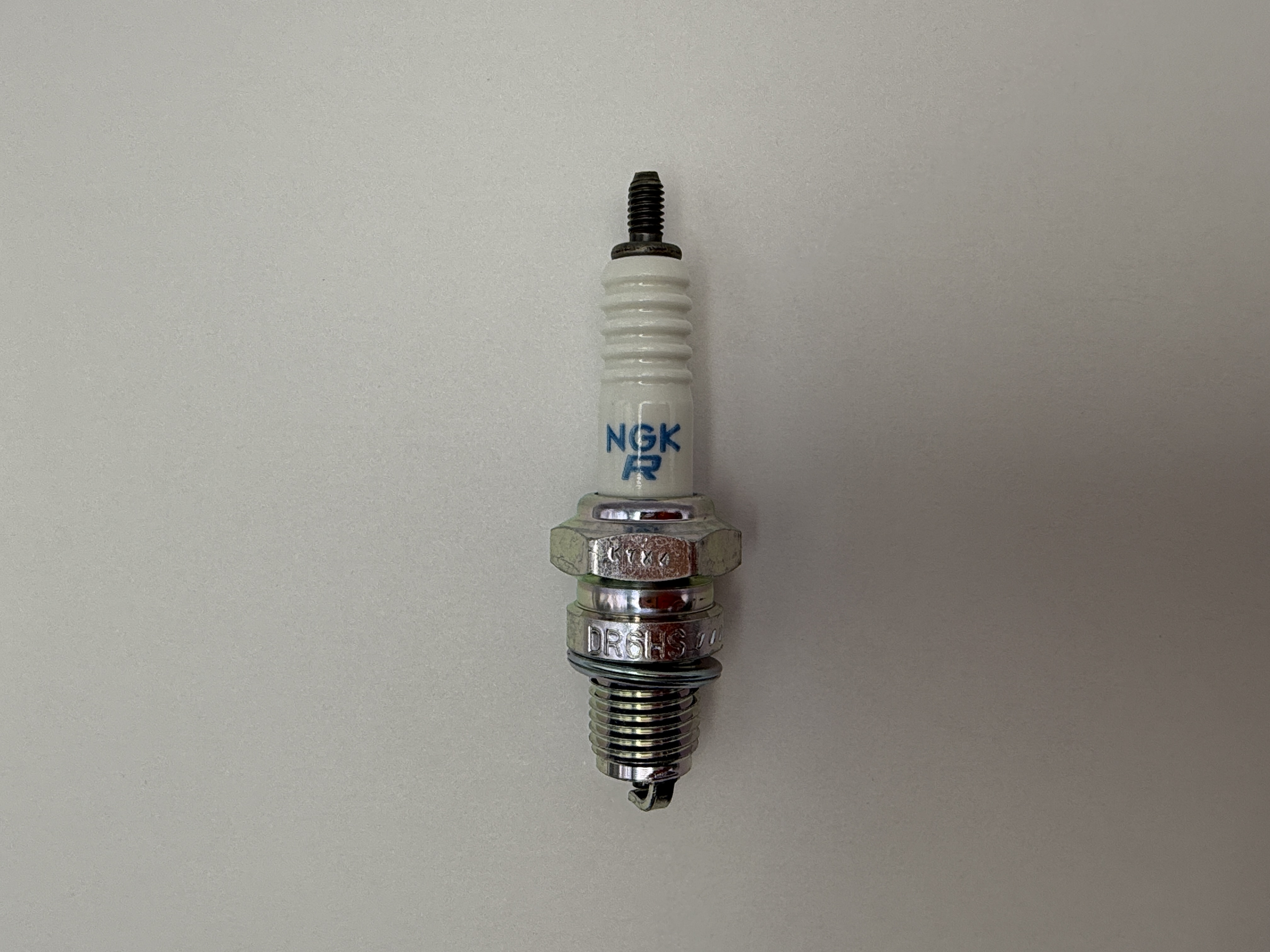 NGK Spark Plug DR6HS (4823) (Japan)