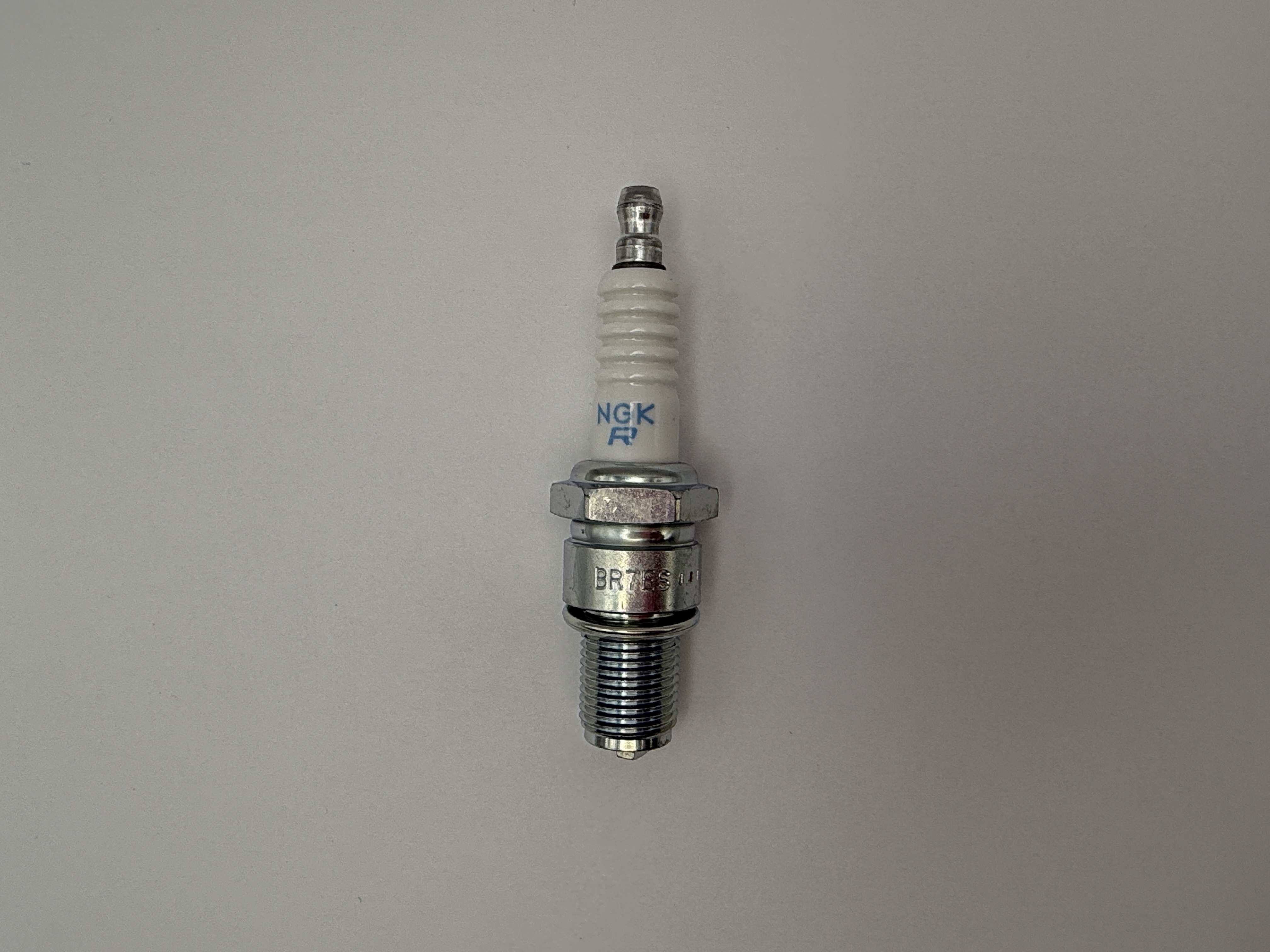 NGK Spark Plug BR7ES (5122) (Japan)