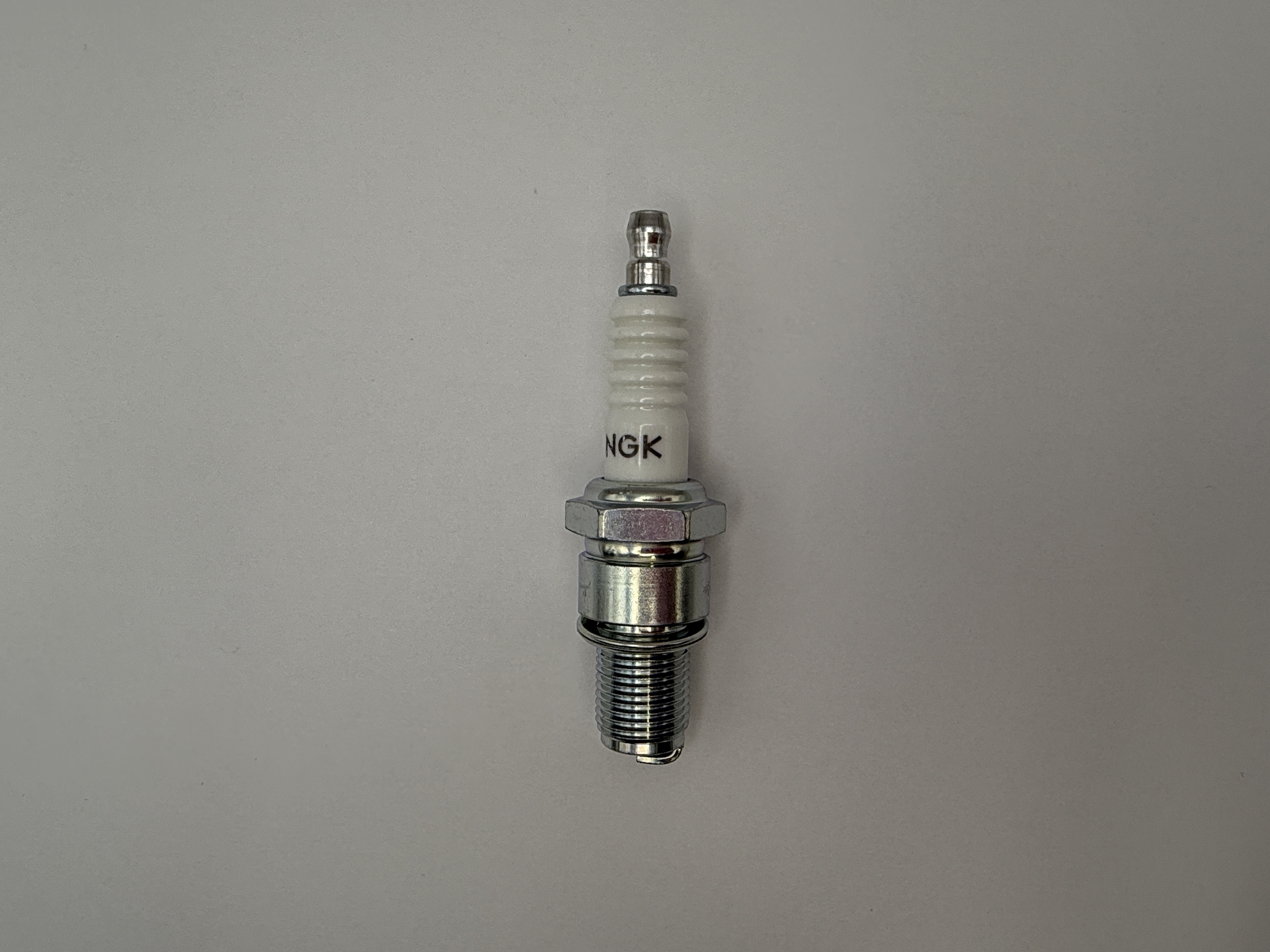 NGK Spark Plug B8ES (2411) (Japan)