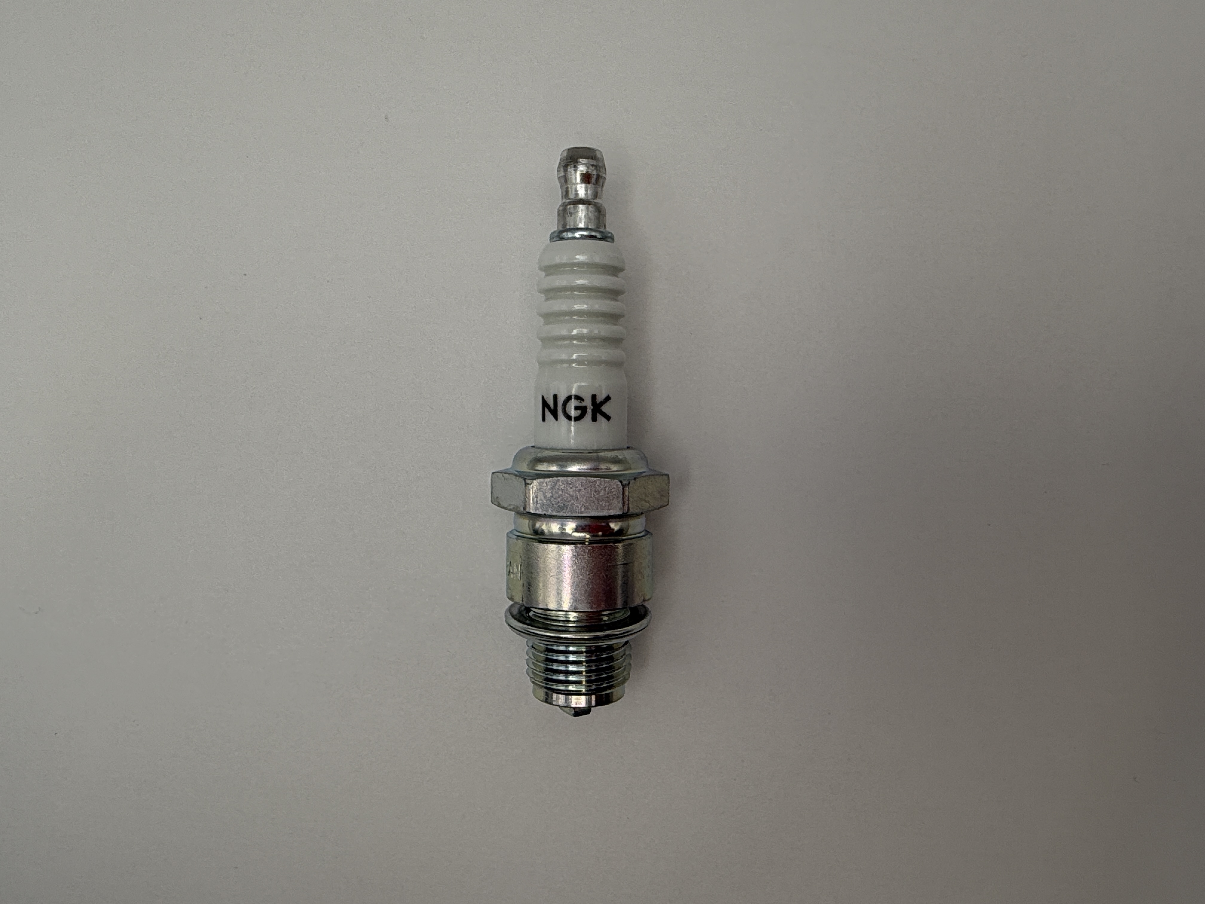 NGK Spark Plug B8HS (5510) (Japan)