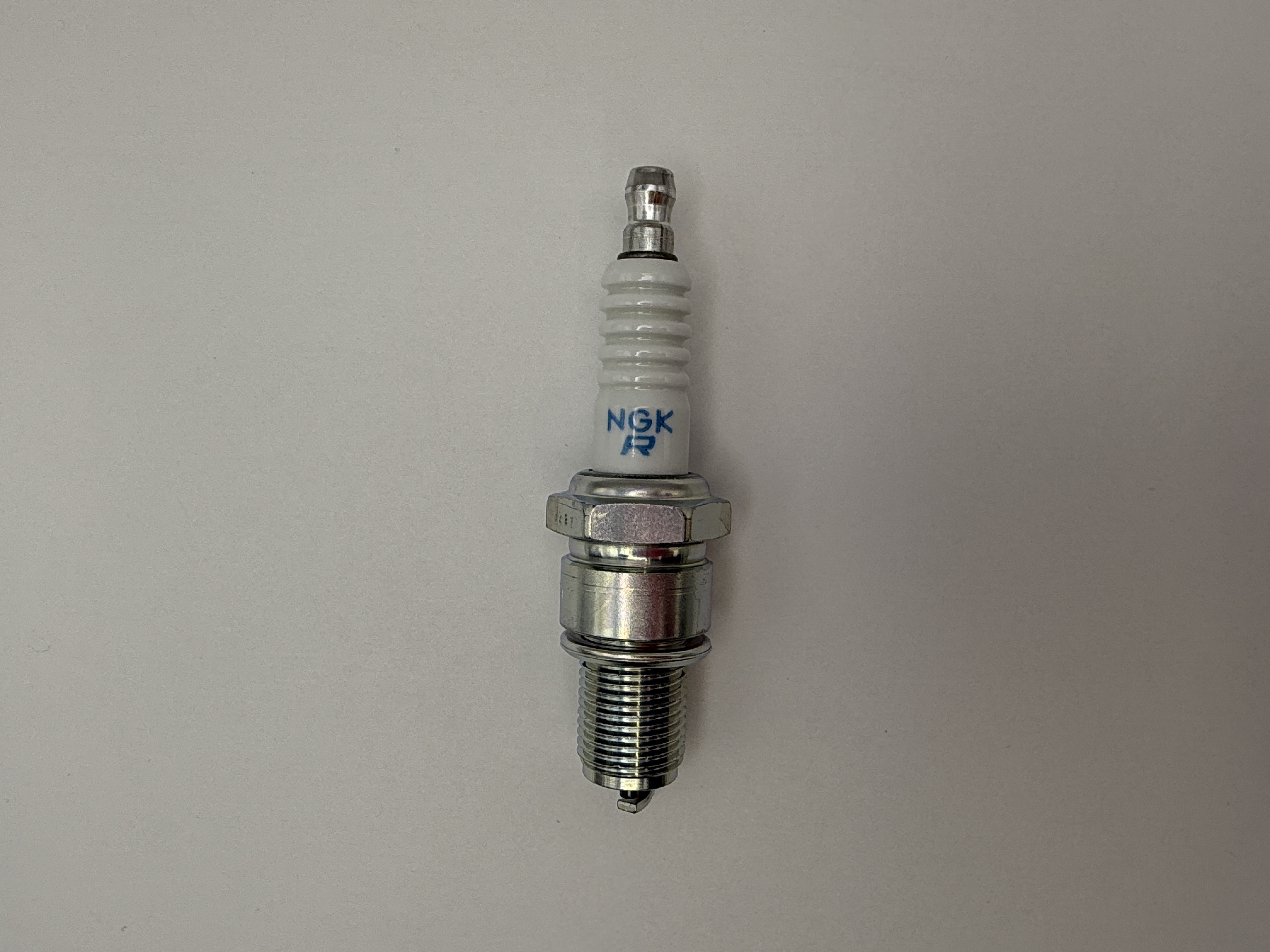 NGK Spark Plug BPR8ES (3923) (Japan)