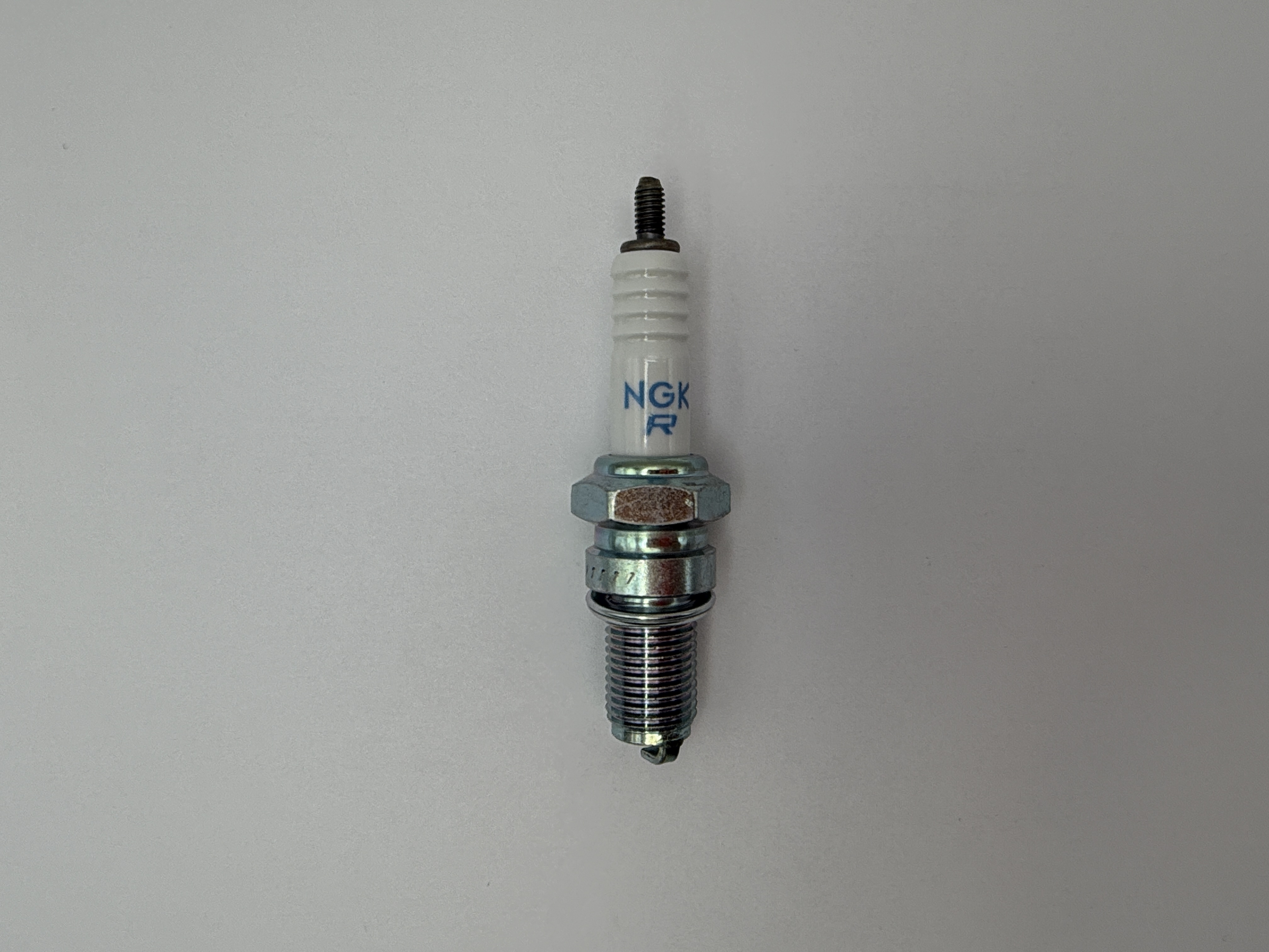NGK Spark Plug DR8ES (5423) (Japan)