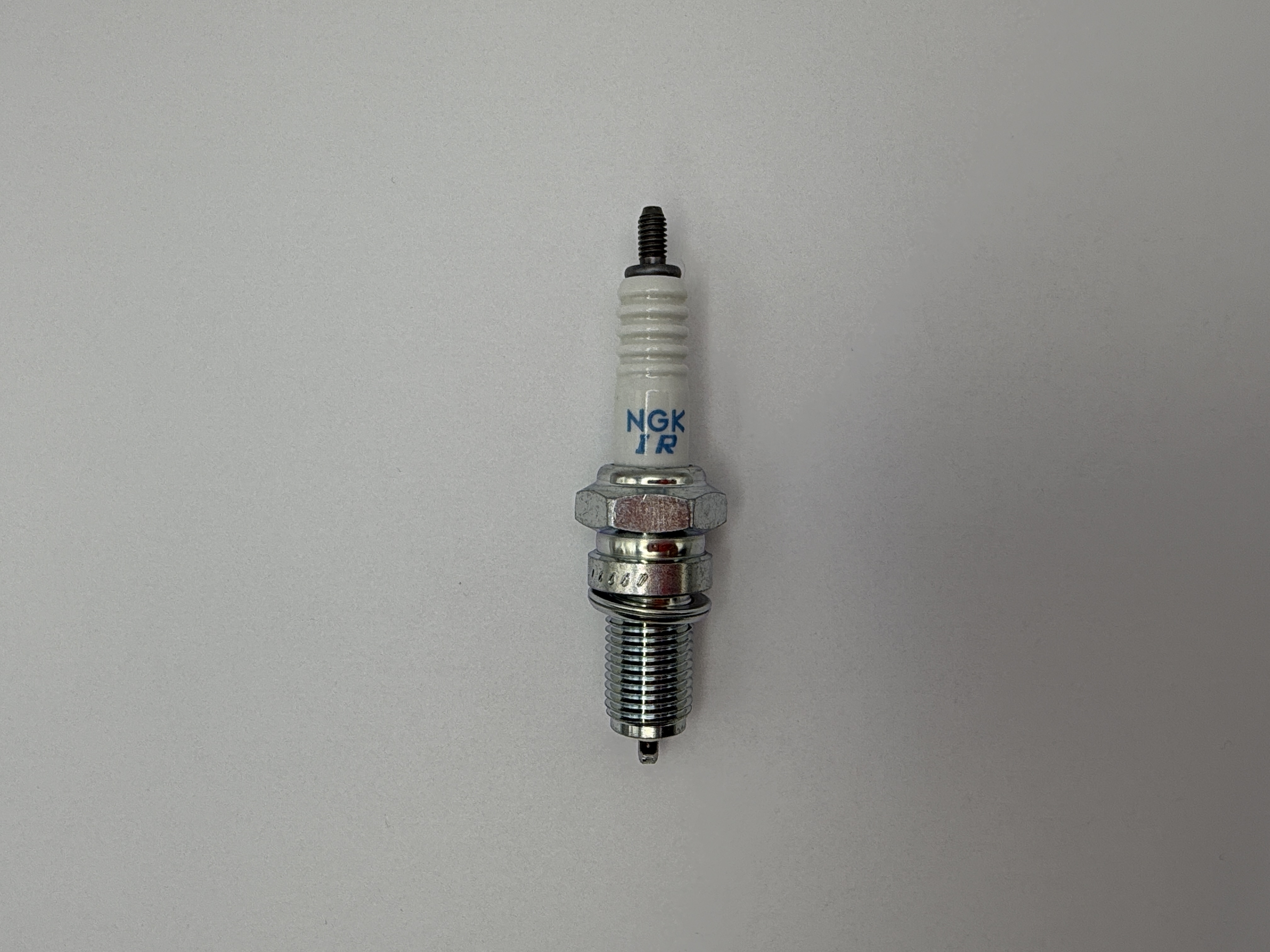 NGK Spark Plug IJR8B9 (4873) (Japan)