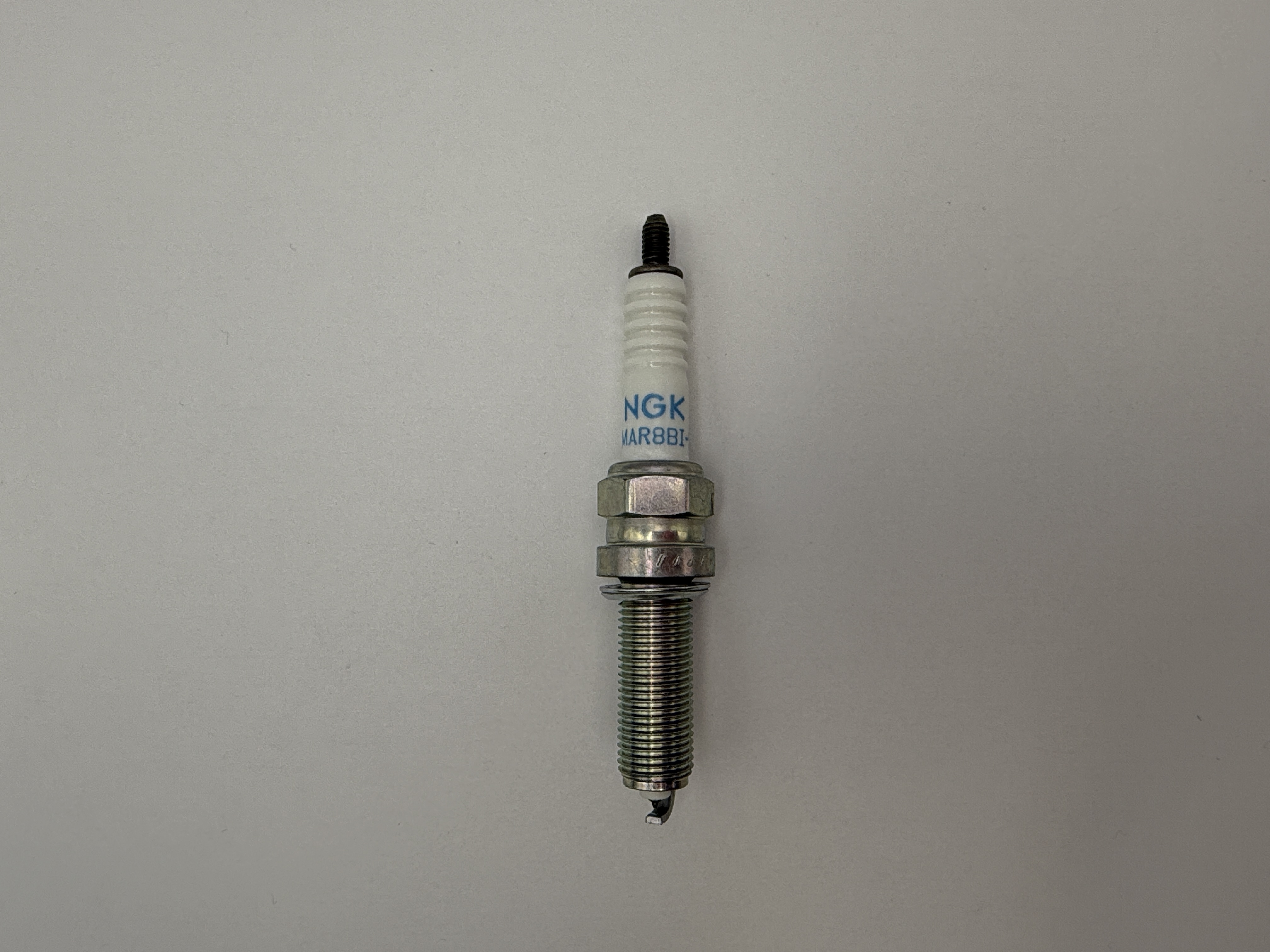 NGK Spark Plug LMAR8BI-9 (91909) (Japan)