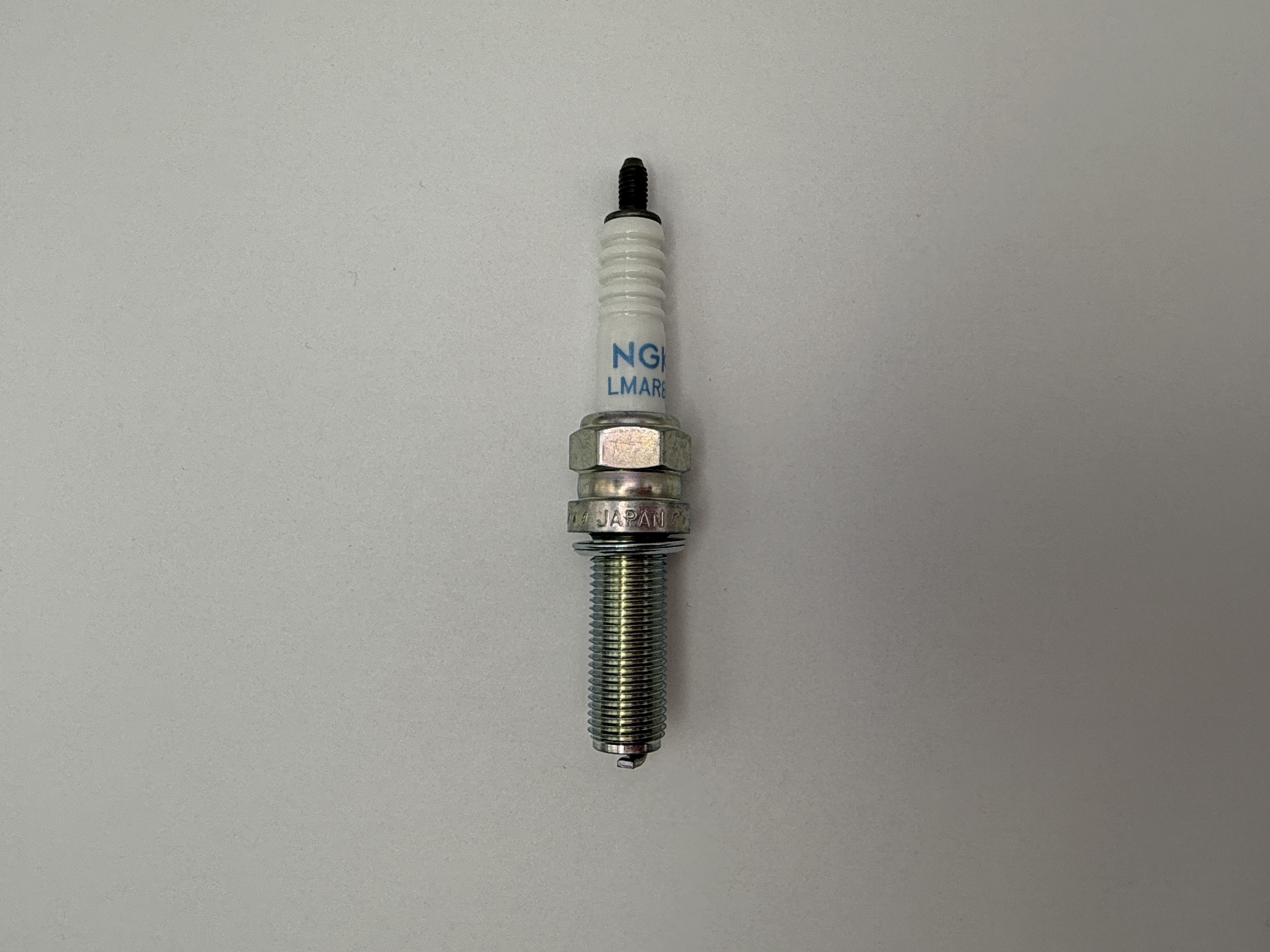 NGK Spark Plug LMAR8G (95627) (Japan)