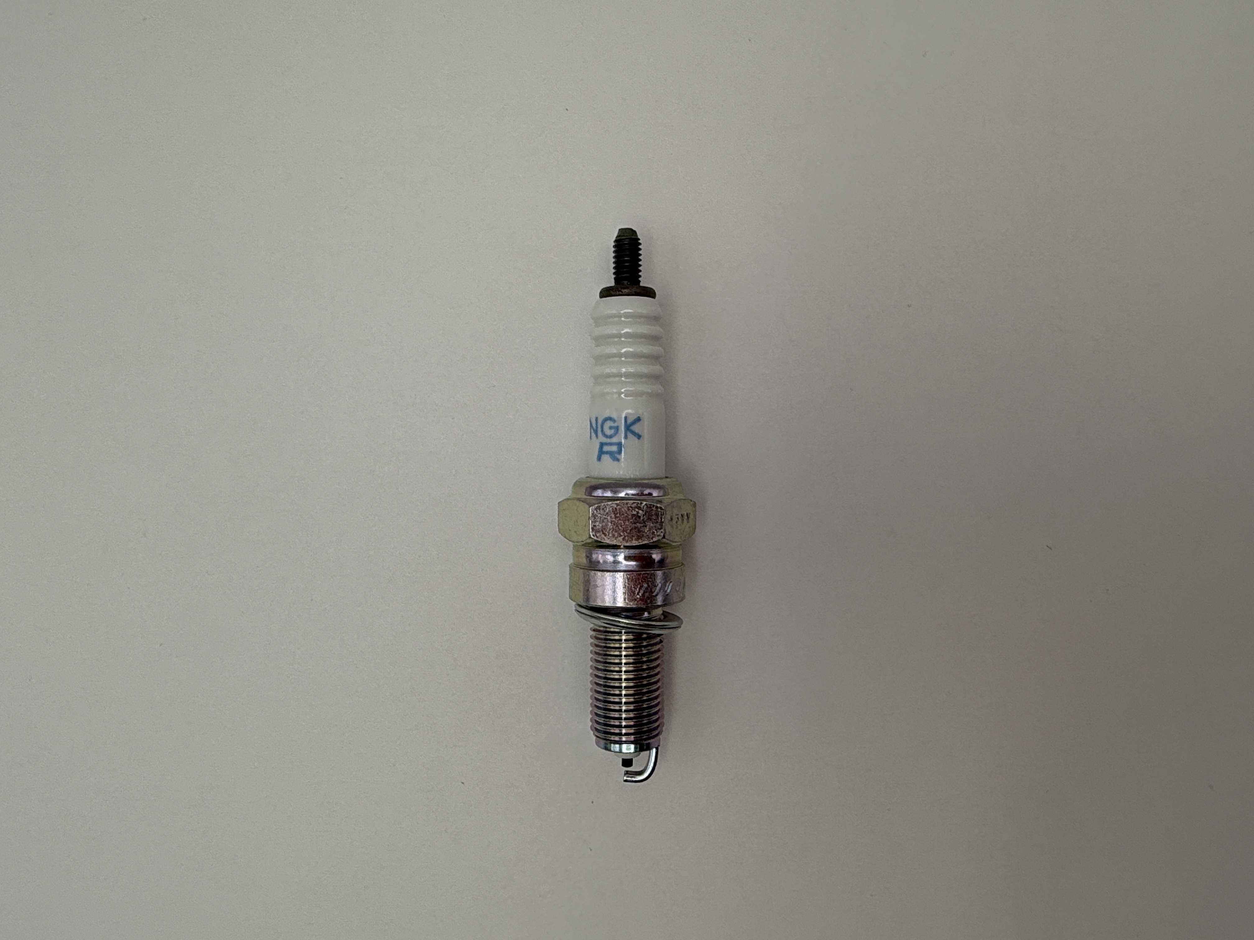 NGK Spark Plug MR8E-9 (90527) (Japan)