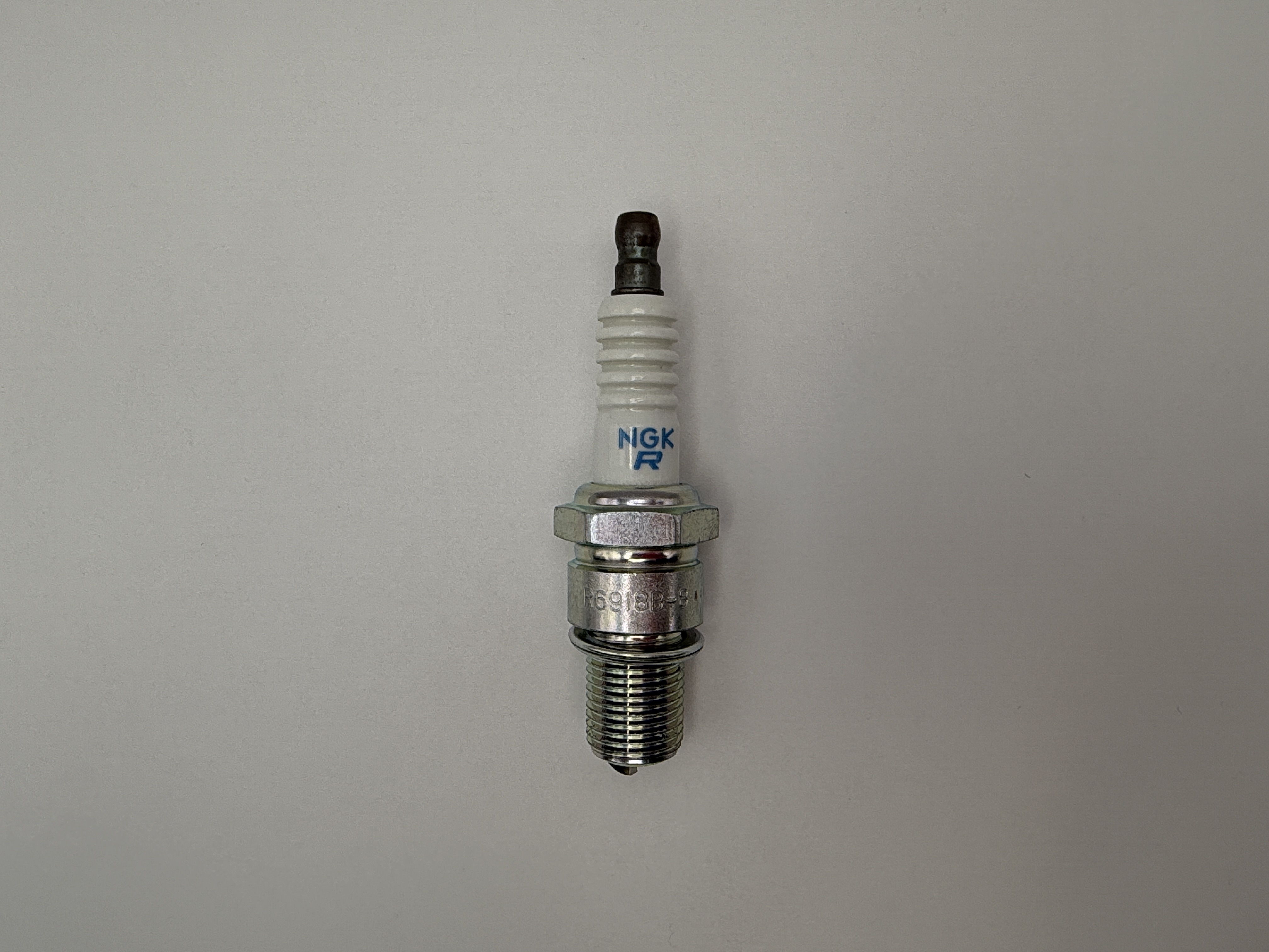 NGK Spark Plug R6918B-8 (4492) (Japan)