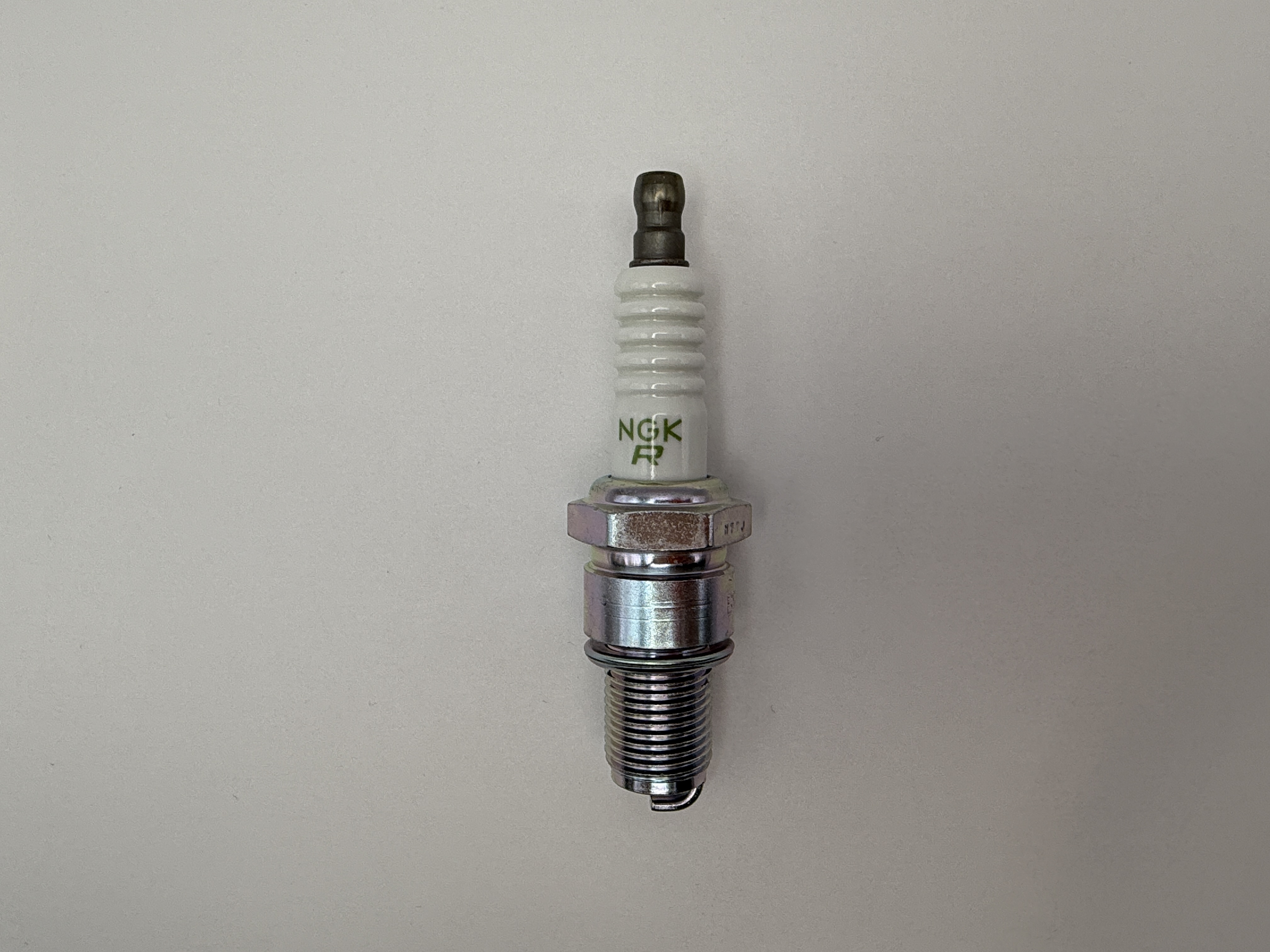 NGK Spark Plug BR9EYA (7548) (Japan)