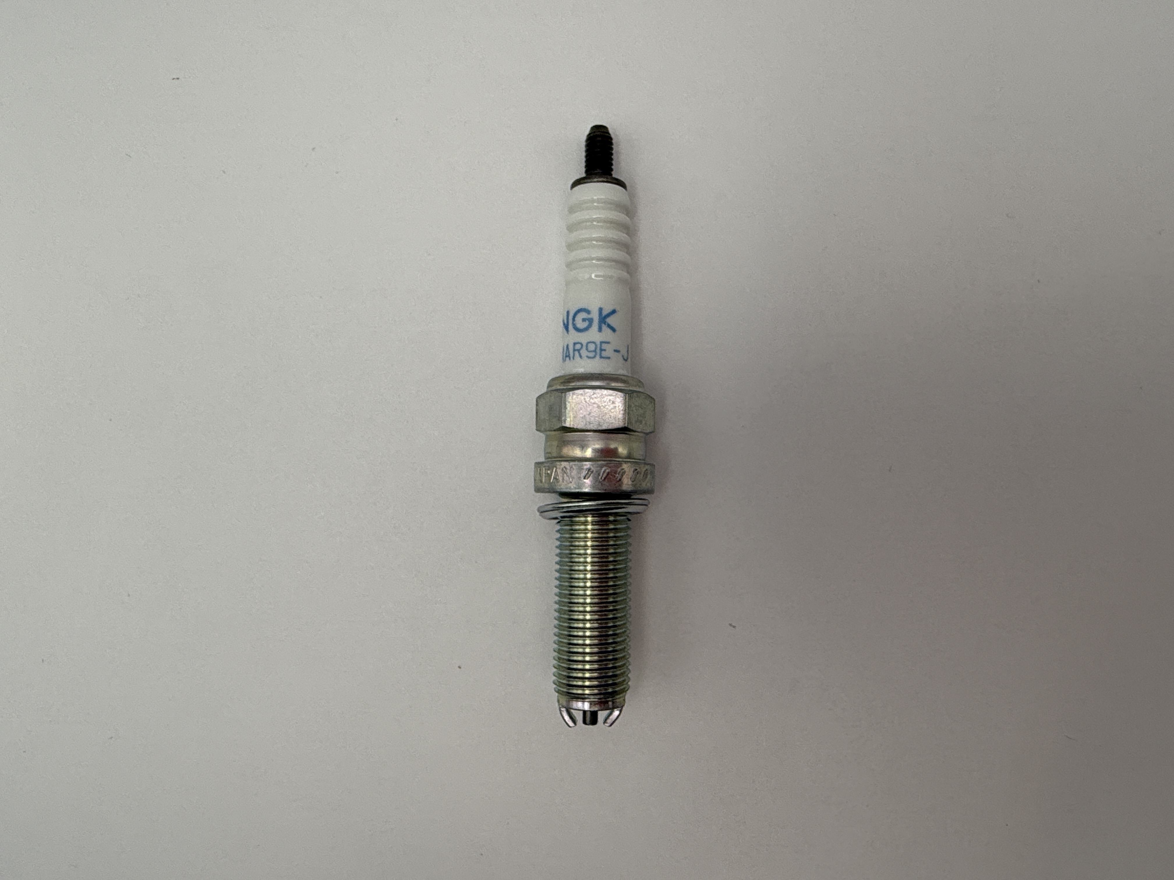 NGK Spark Plug LMAR9E-J (6884) (Japan)
