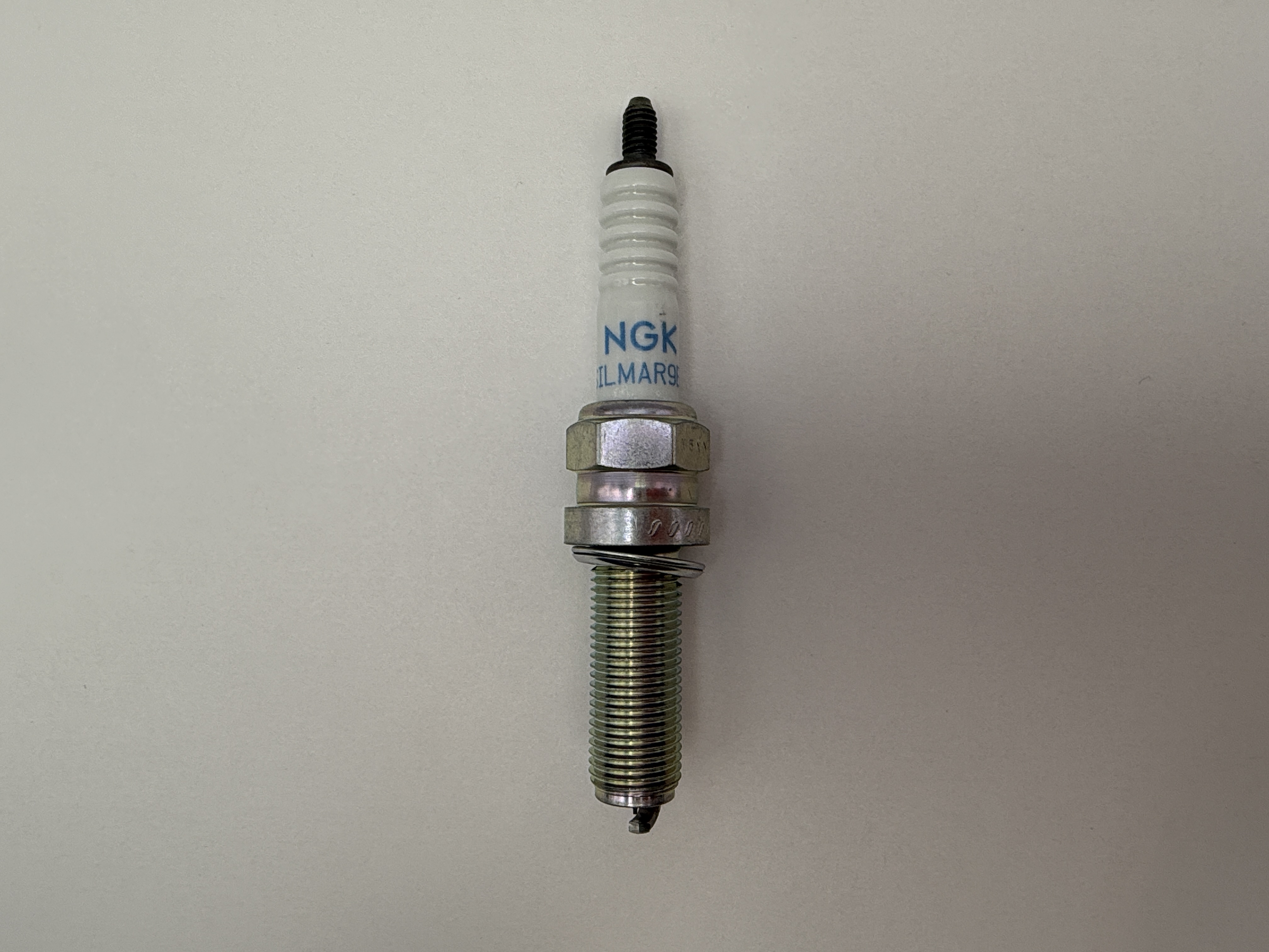 NGK Spark Plug SILMAR9B9 (95399) (Japan)