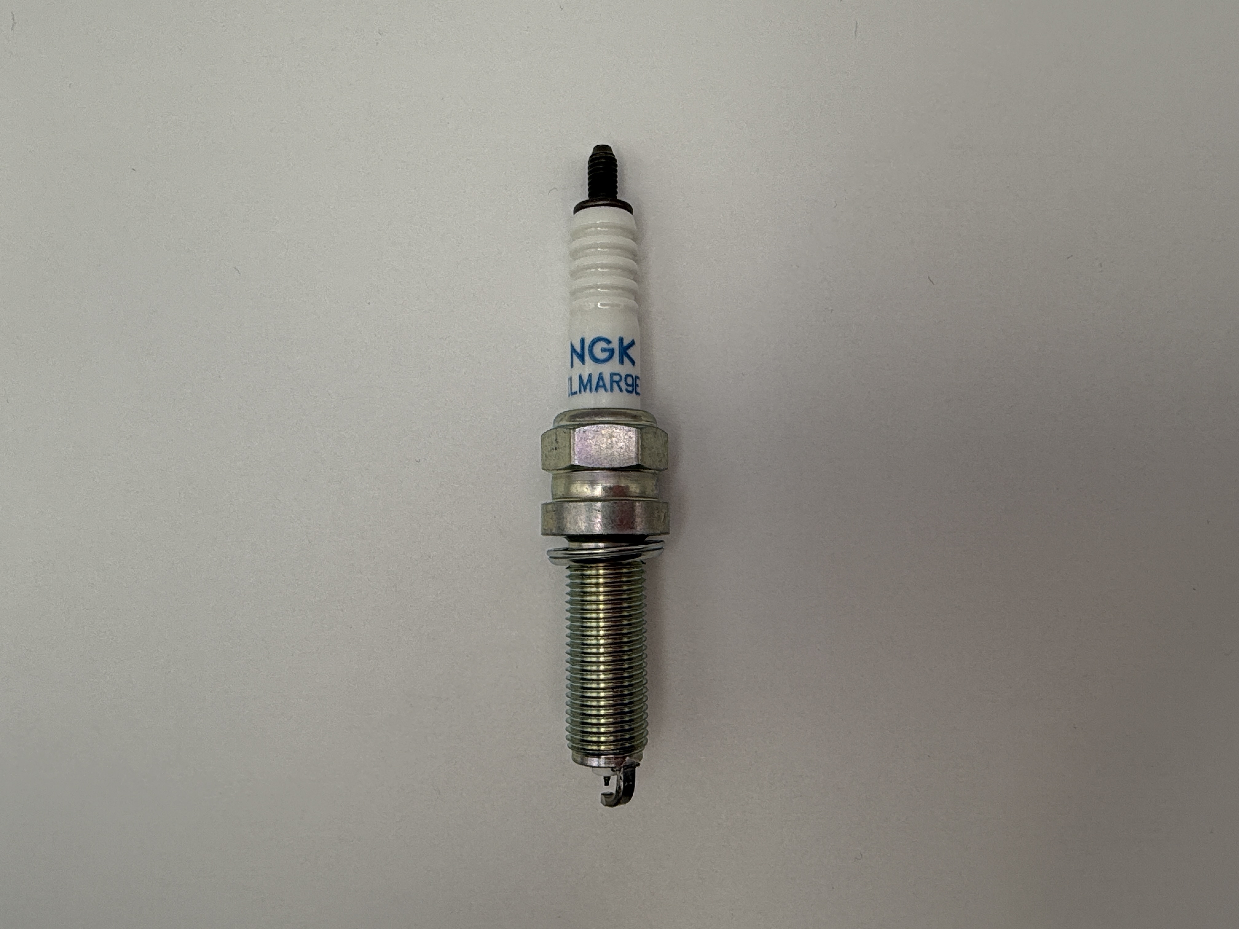 NGK Spark Plug SILMAR9E9 (95123) (Japan)