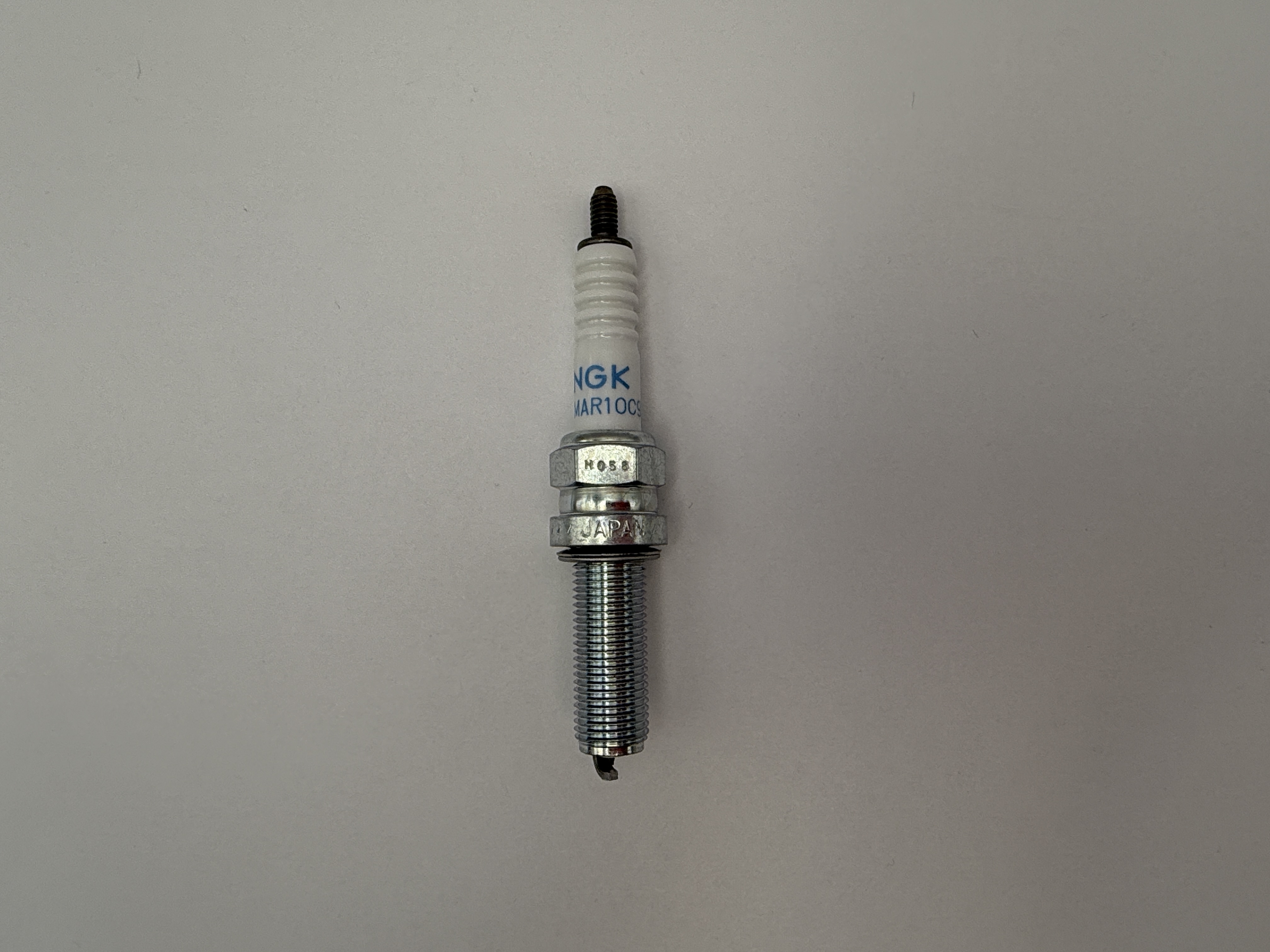NGK Spark Plug SILMAR10C9S (95468) (Japan)