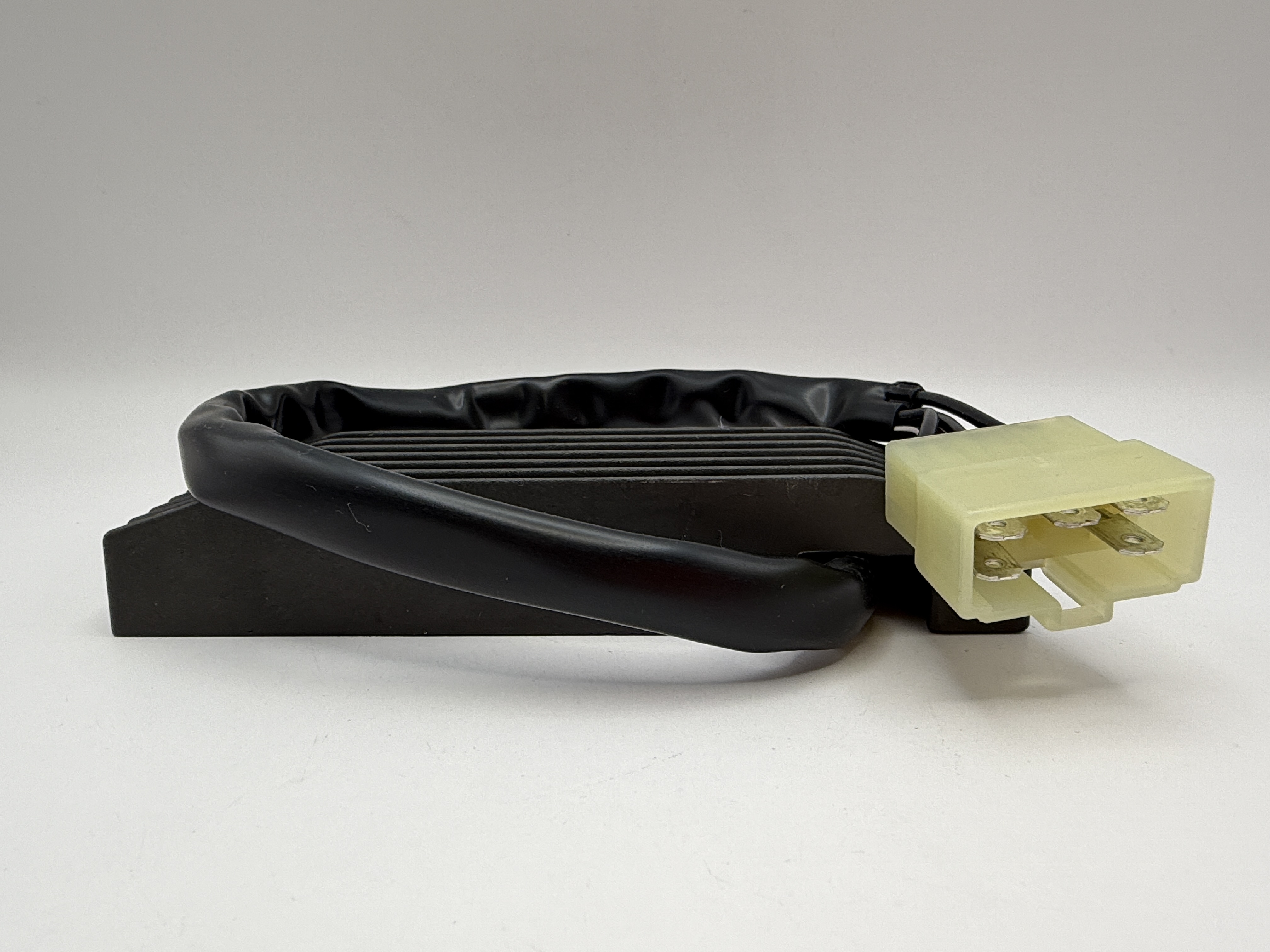 TourMax Regulator/Rectifier Suzuki DR650 92-95, VS800, VS1400SH576A-12 OE Ref: 32800-12E00, 32800-12E01