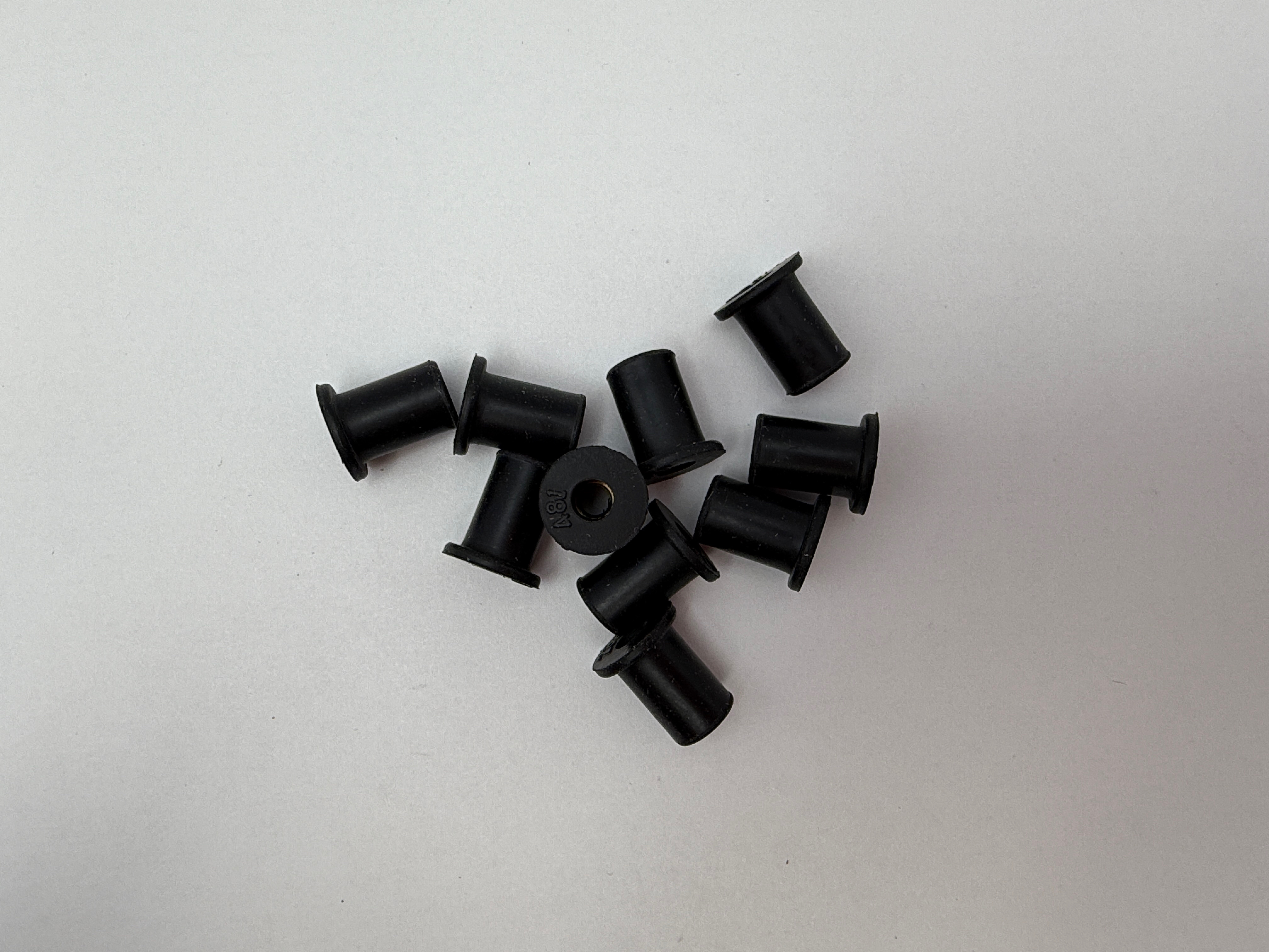 Wurth Rubber Fairing Bushes for M4 Screw, 8mm OD x 12mm Long Rubber Wellnut Screen Nut Black