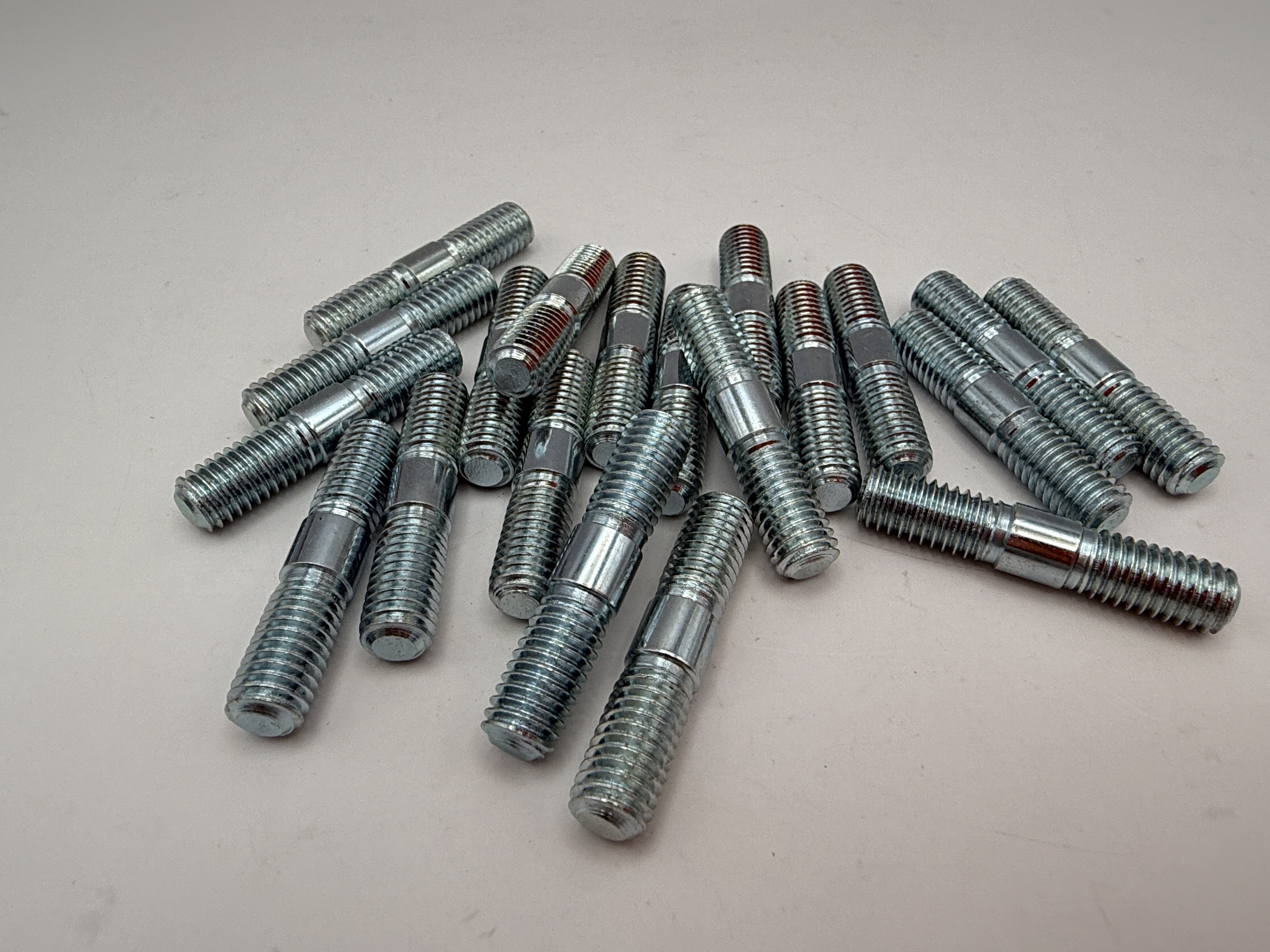 Hendler Studs 8mm x 40mm x 1.25mm Pitch