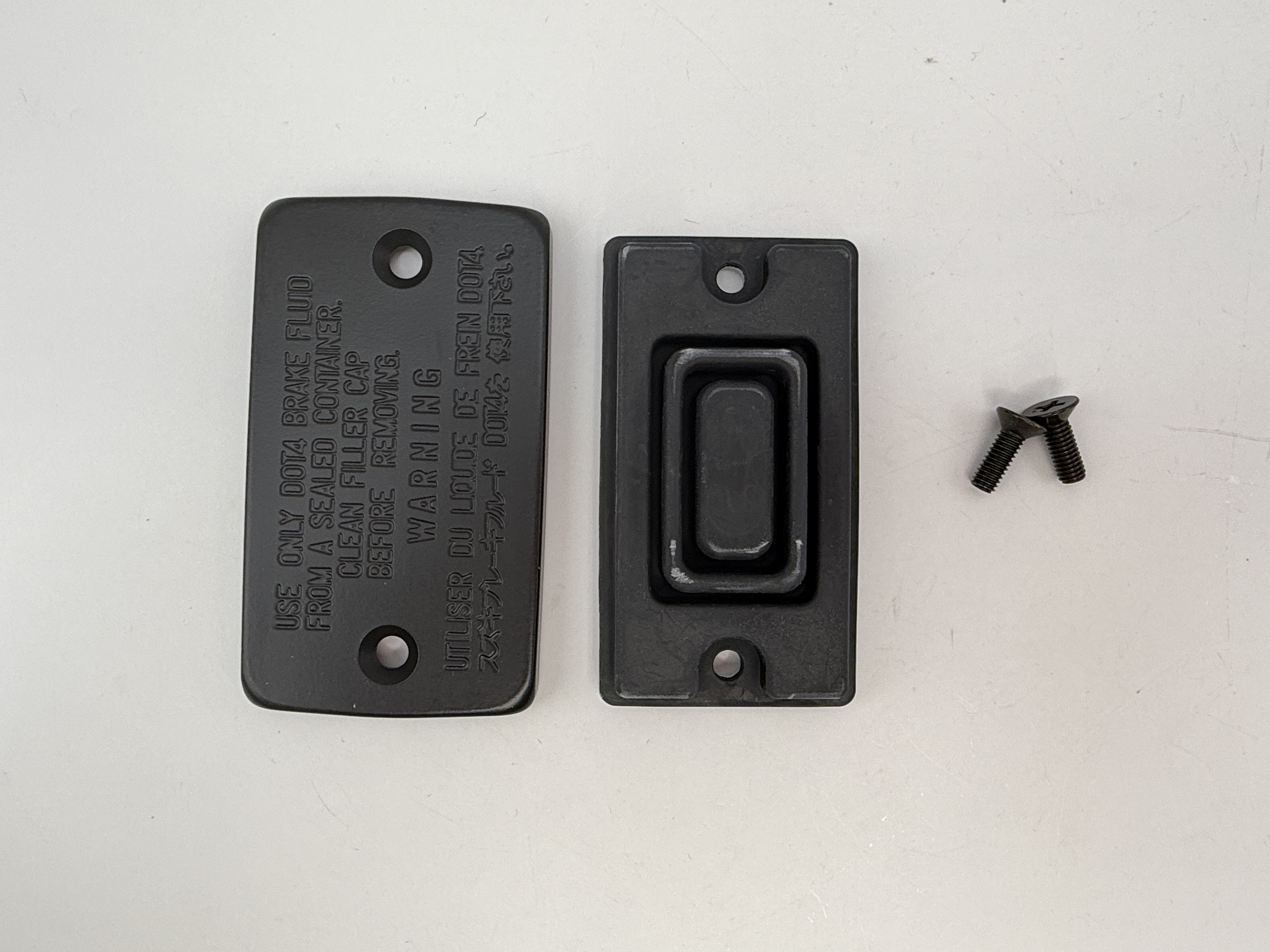 TourMax Master Cylinder Cap Suzuki GS550 83-86, GS1000 82, GS5000E 89-98, GSX600F Katana 89-97, GSX-R750 86, GSX-R1100 86-88, 91-98, GSF600 Bandit 96-98 (75mm x 42mm, 56mm Centres) OE Refs: 59669-41C00, 59668-41C00, 59667-49460, 69689-49300
