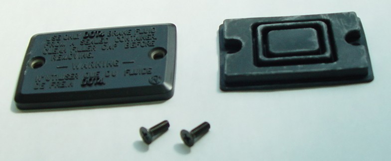 TourMax Master Cylinder Cap Kawasaki EX500D1-5 94-98, ZX600E1-6 93-98, ZX600F1-3 95-97, ZX600C5-9 92-96, ZX900B1-4 94-97, GPZ1100E1-3 95-97 OE Refs: 43026-1076, 43028-1058, 92009-1458